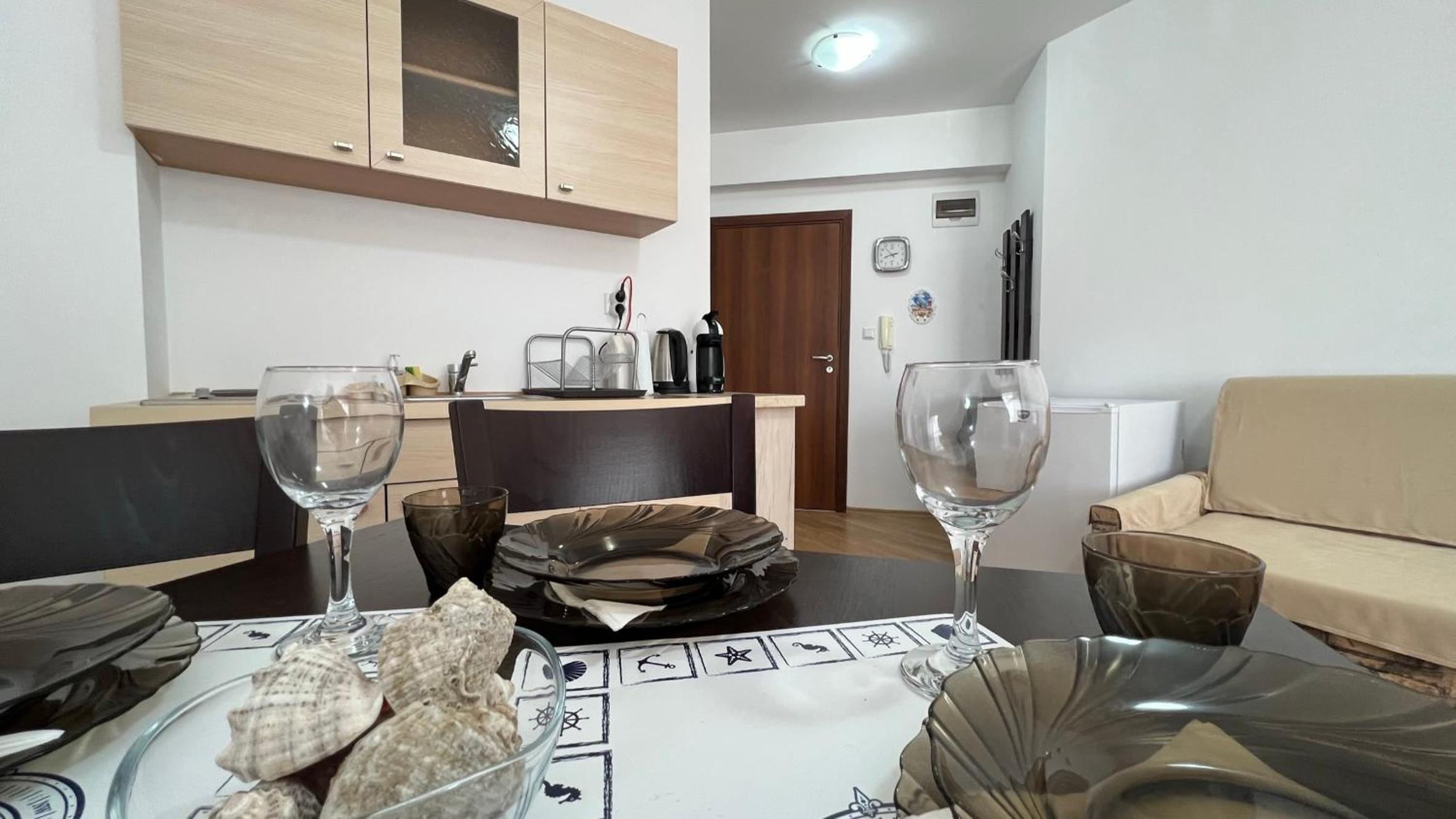 Bratanov Royal Palm Apartments