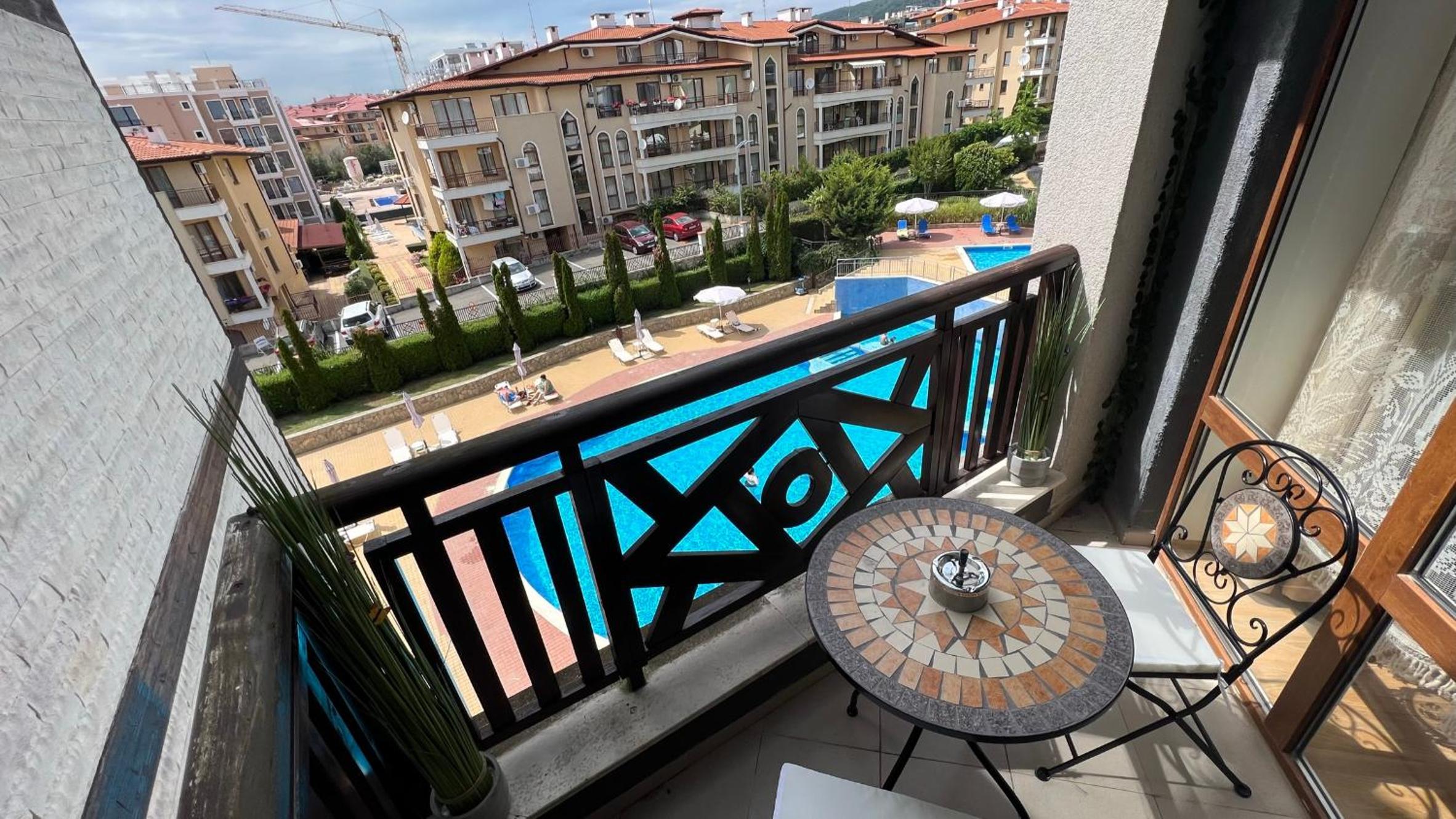 Bratanov Royal Palm Apartments