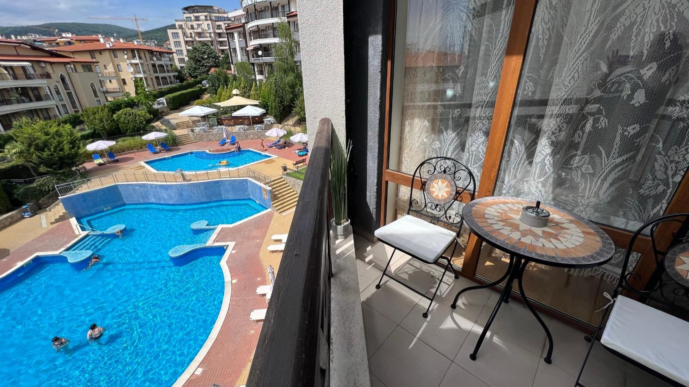 Bratanov Royal Palm Apartments