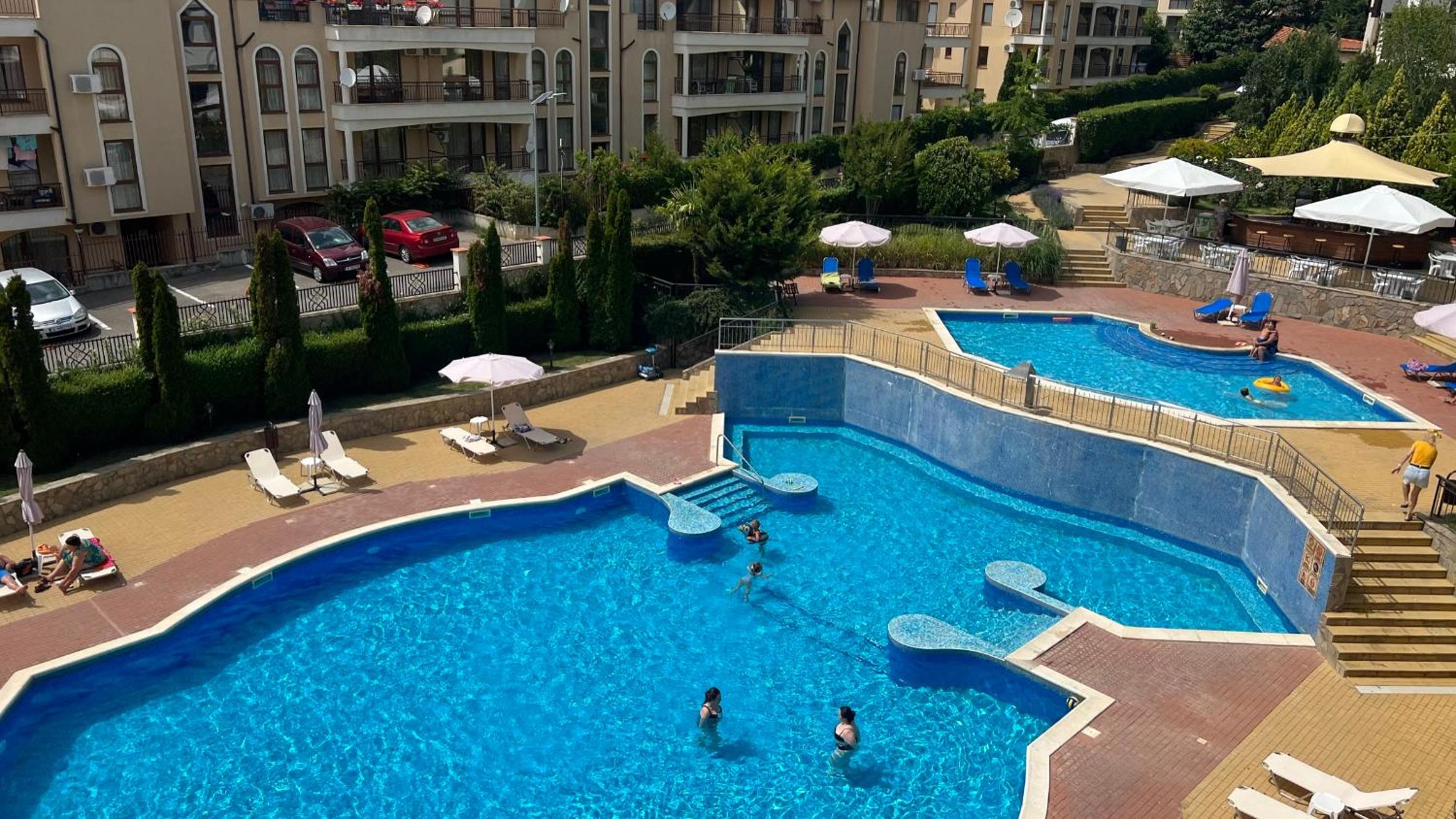 Bratanov Royal Palm Apartments