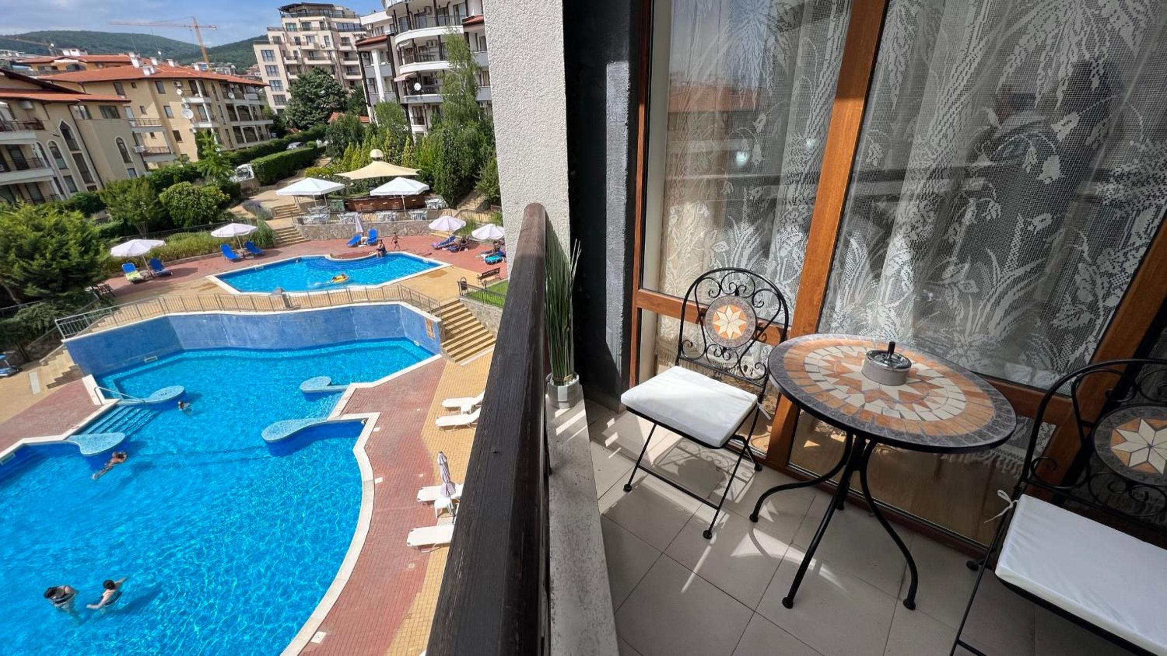 Bratanov Royal Palm Apartments