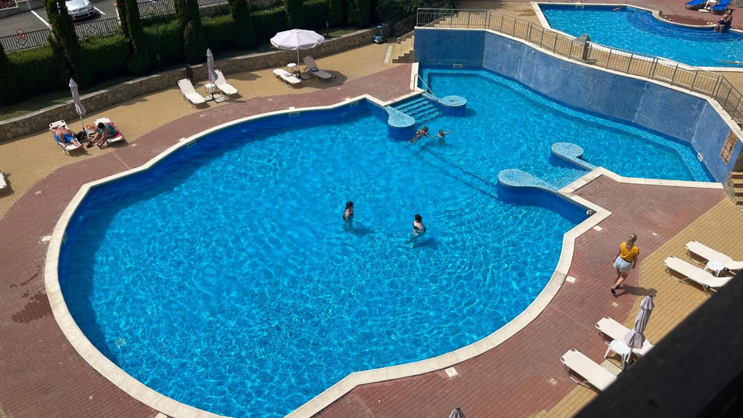 Bratanov Royal Palm Apartments