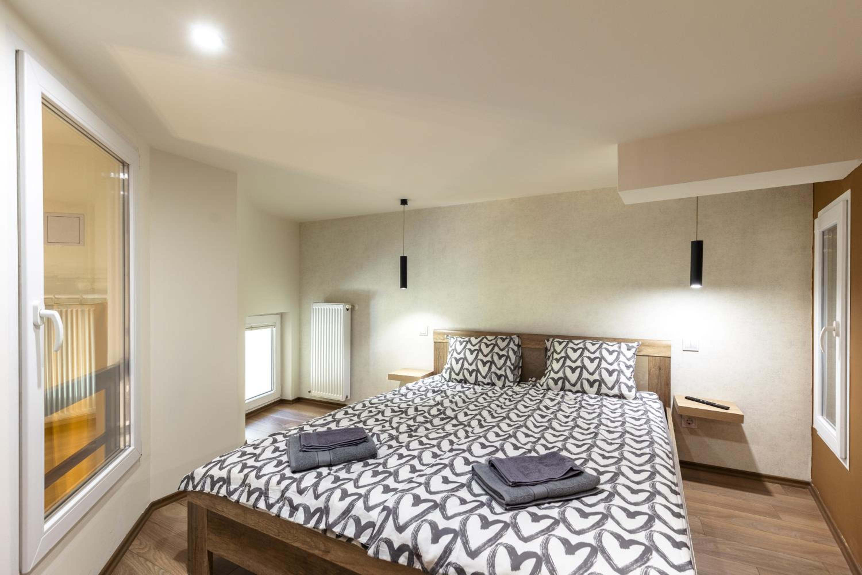 Kazinczy 10 Apartment with 3 bedrooms view 3