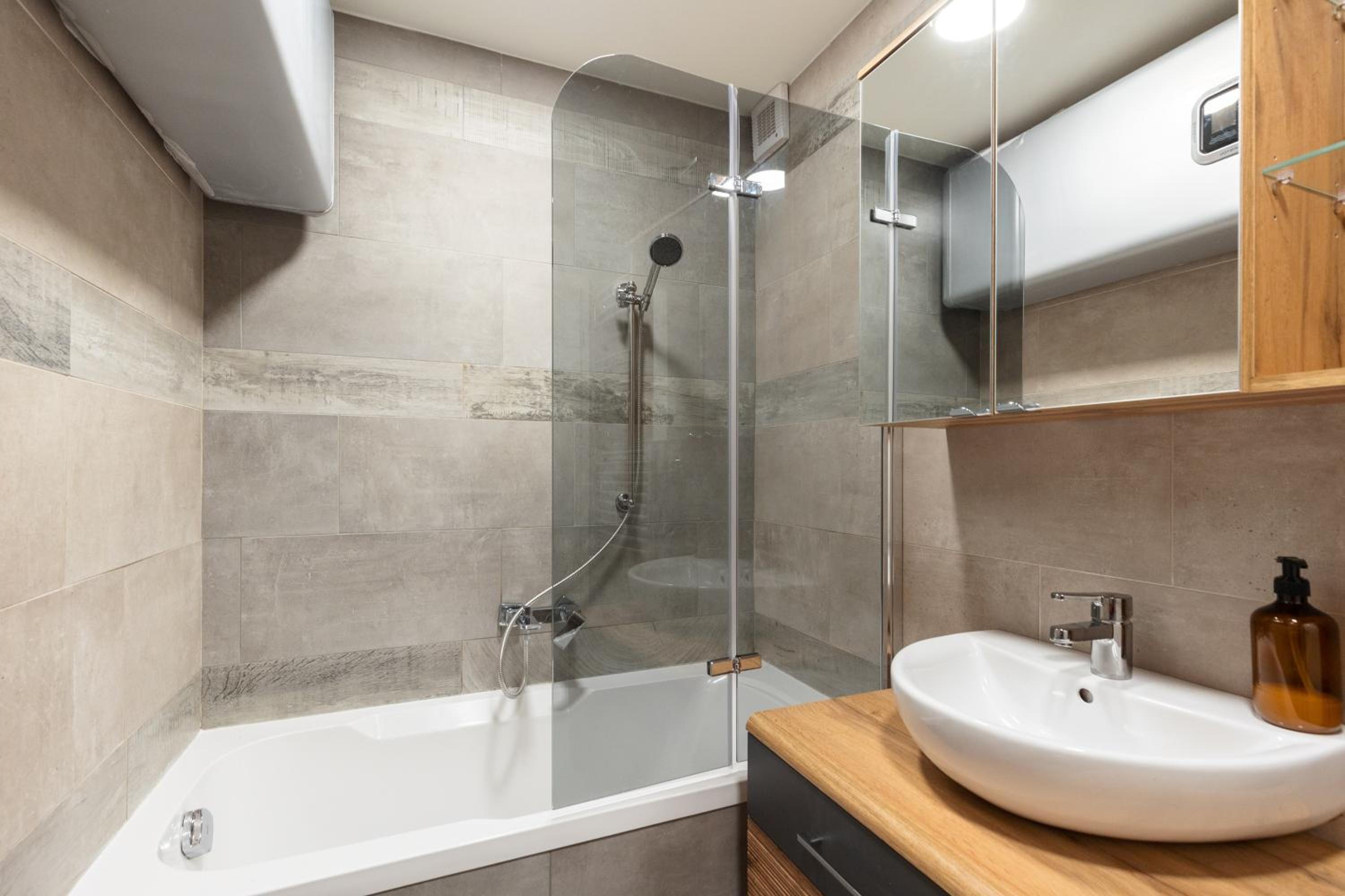 Kazinczy 10 Apartment with 3 bedrooms view 4