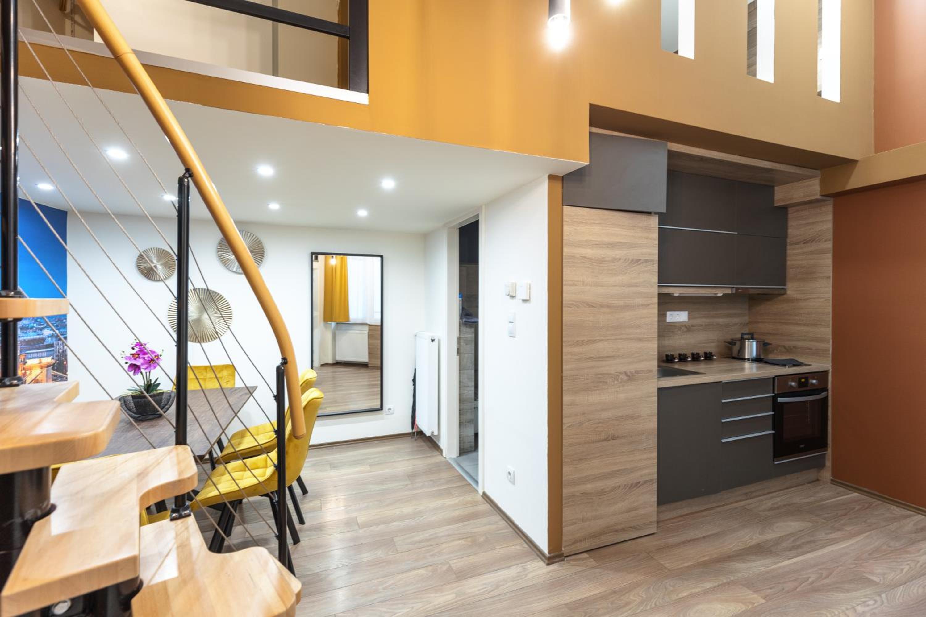 Kazinczy 10 Apartment with 3 bedrooms view 2