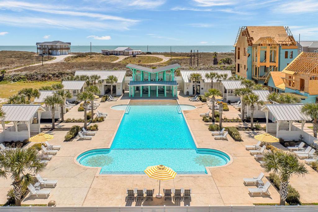 Perfect vacation home, upscale finishes, close to beach view 4