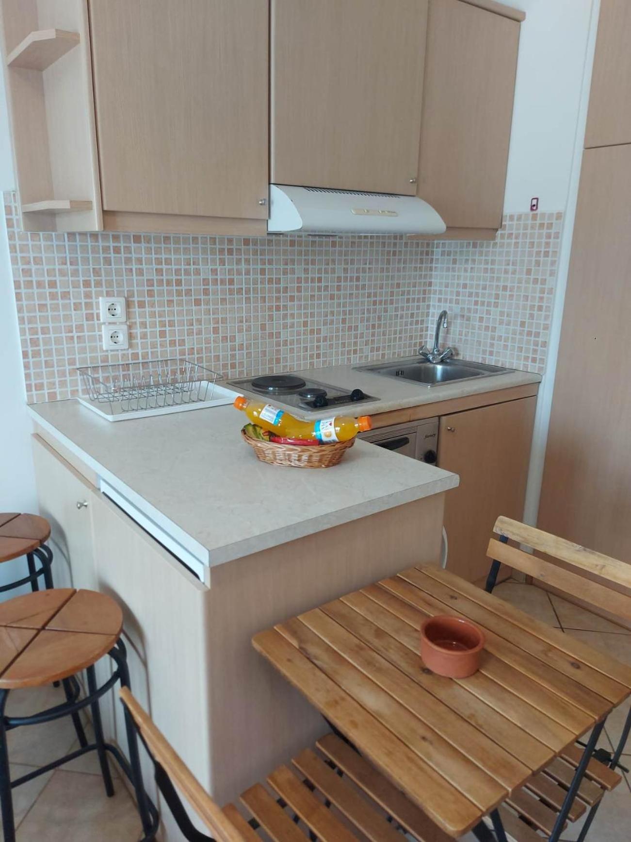 Anarrousa Studios & Apartments