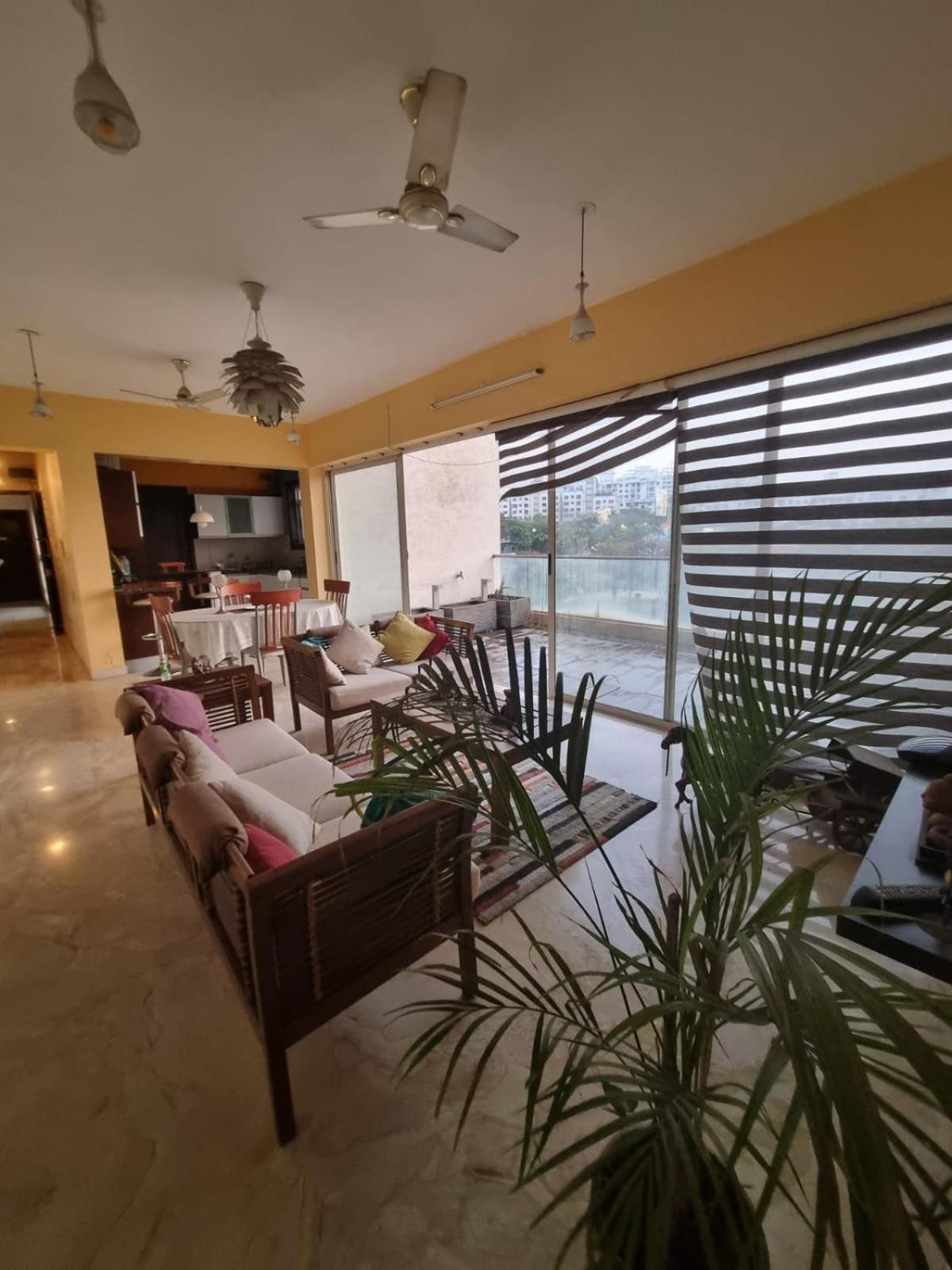 Royal Humming Bird - Pvt rooms