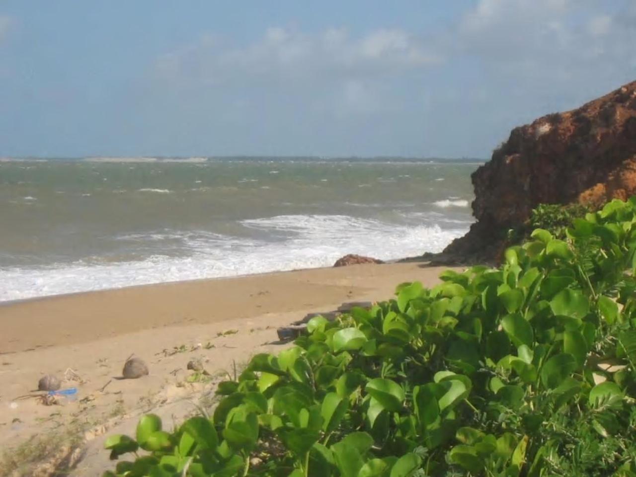Casa espetacular em condomínio pé-na-areia, PZ11