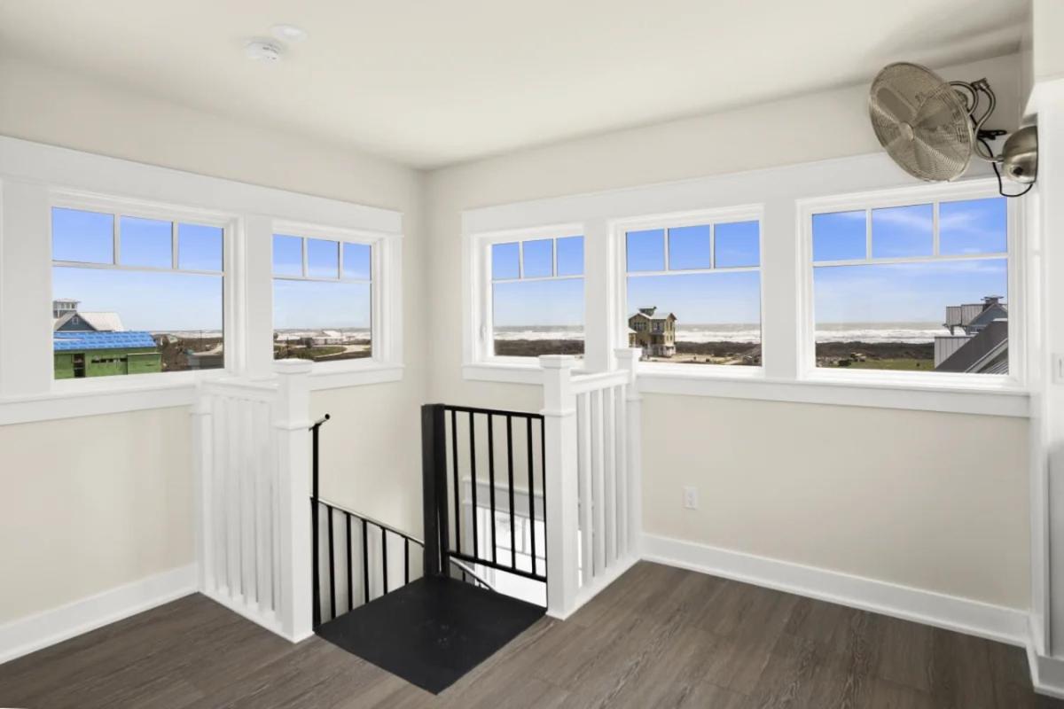 Spacious new home w great view, 2 kitchens view 5