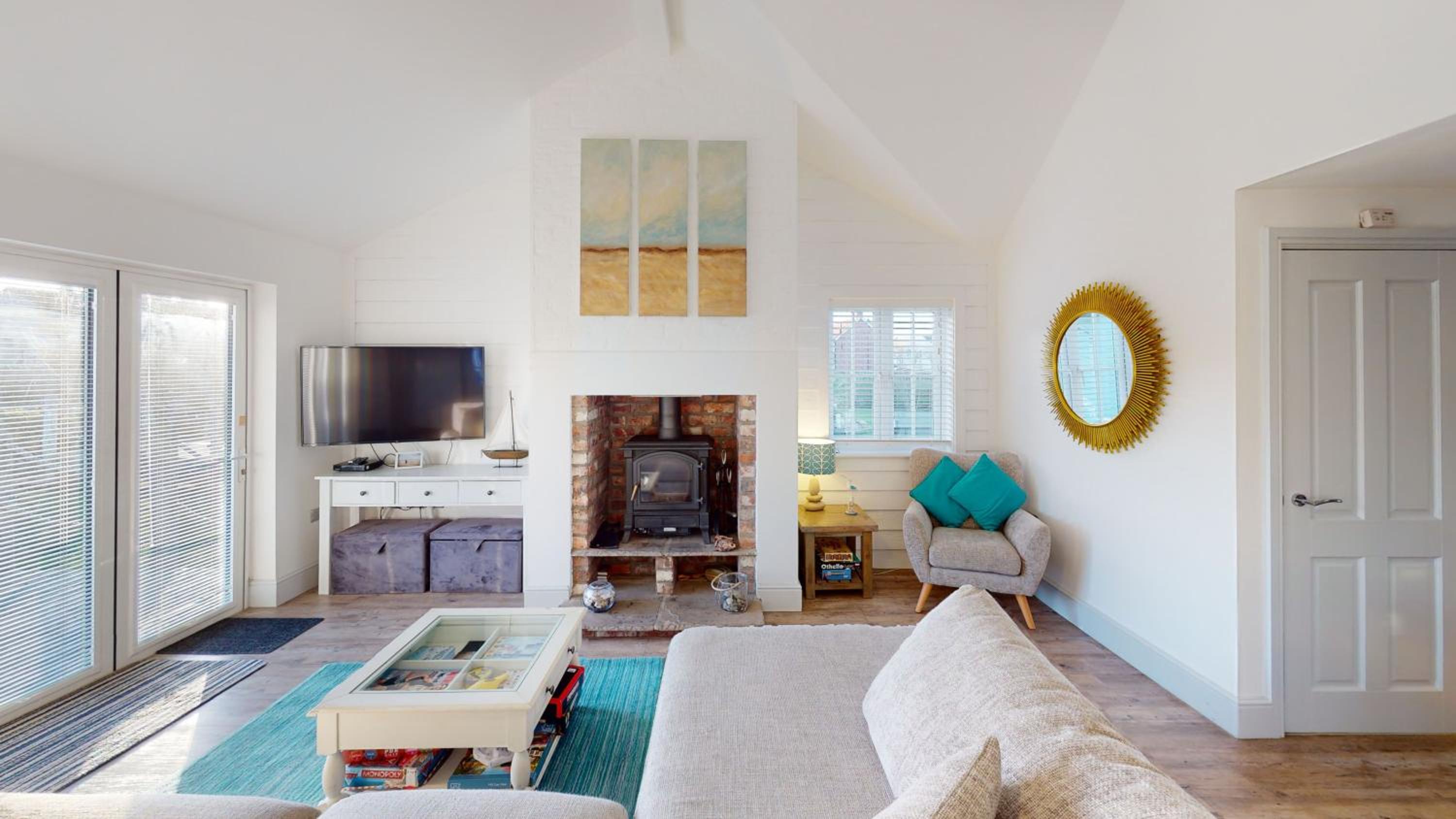 Skylark, The Bay, 2 bedrooms with ensuites, parking for 2 cars with EV point, 2 dogs welcome view 4