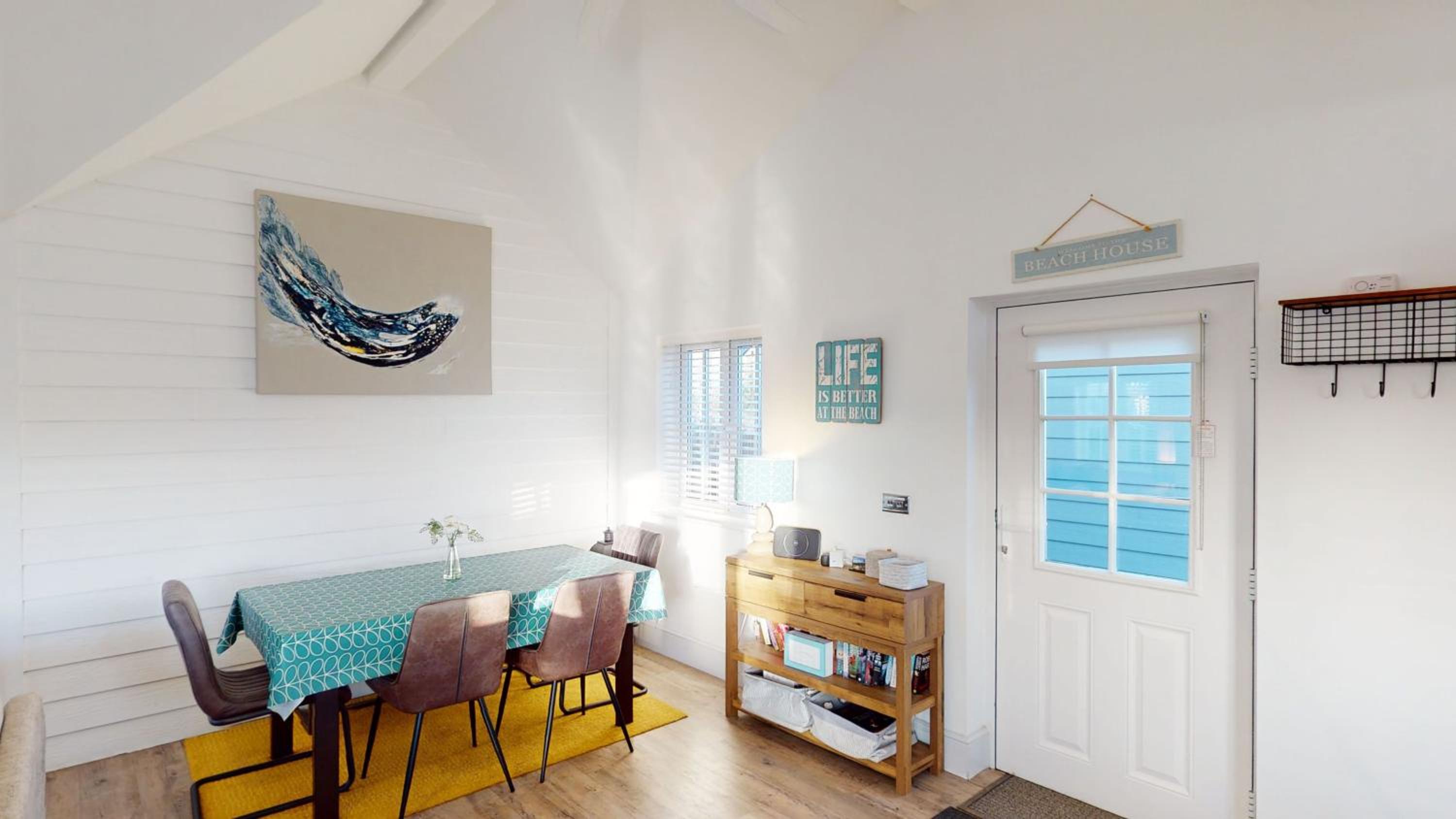 Skylark, The Bay, 2 bedrooms with ensuites, parking for 2 cars with EV point, 2 dogs welcome view 2