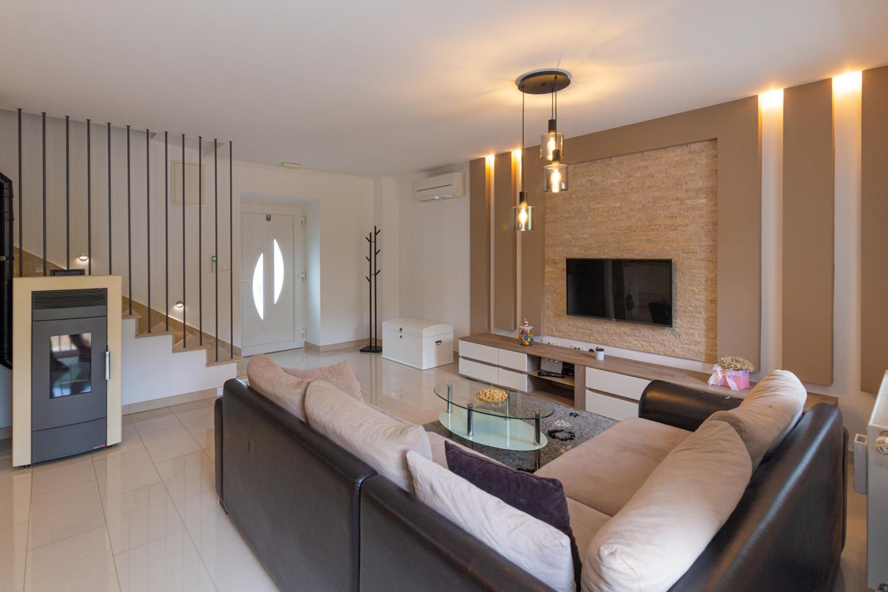 Villa Rubin with heated pool view 3