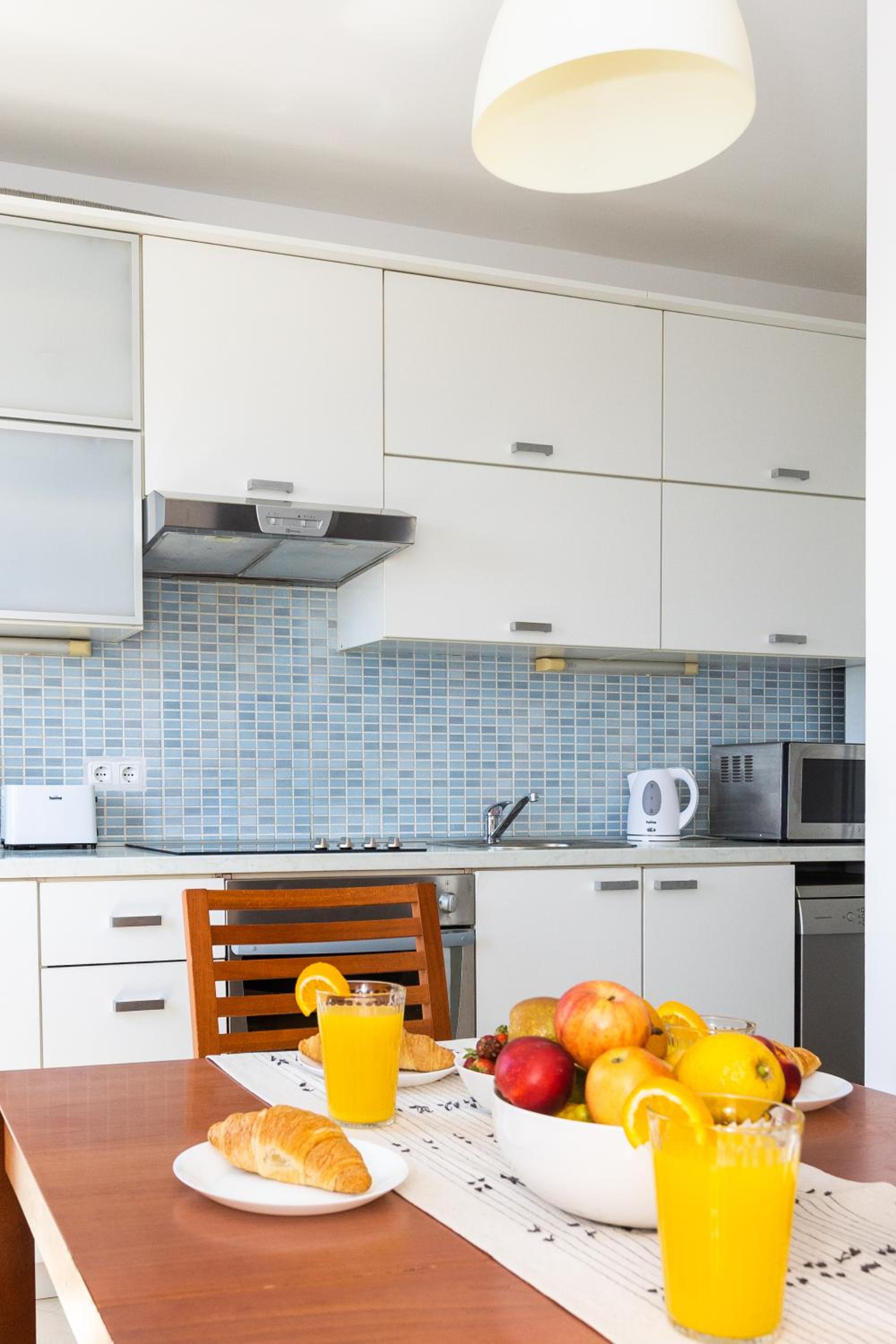 SunSpot Apartment - beautiful view with big garden, free parking, central