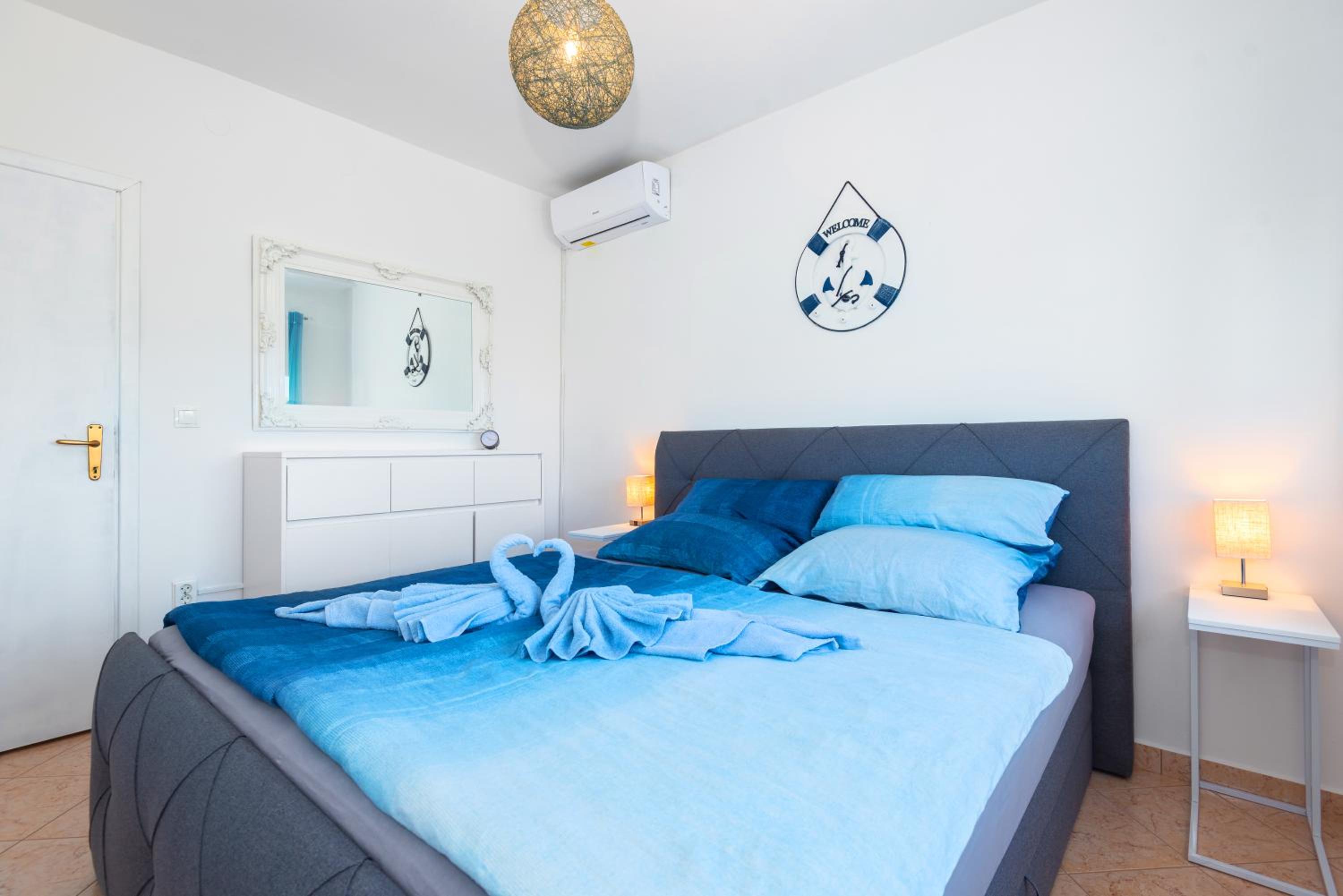 Blue Swan Residence - Central Pirovac - Beach - Netflix view 5