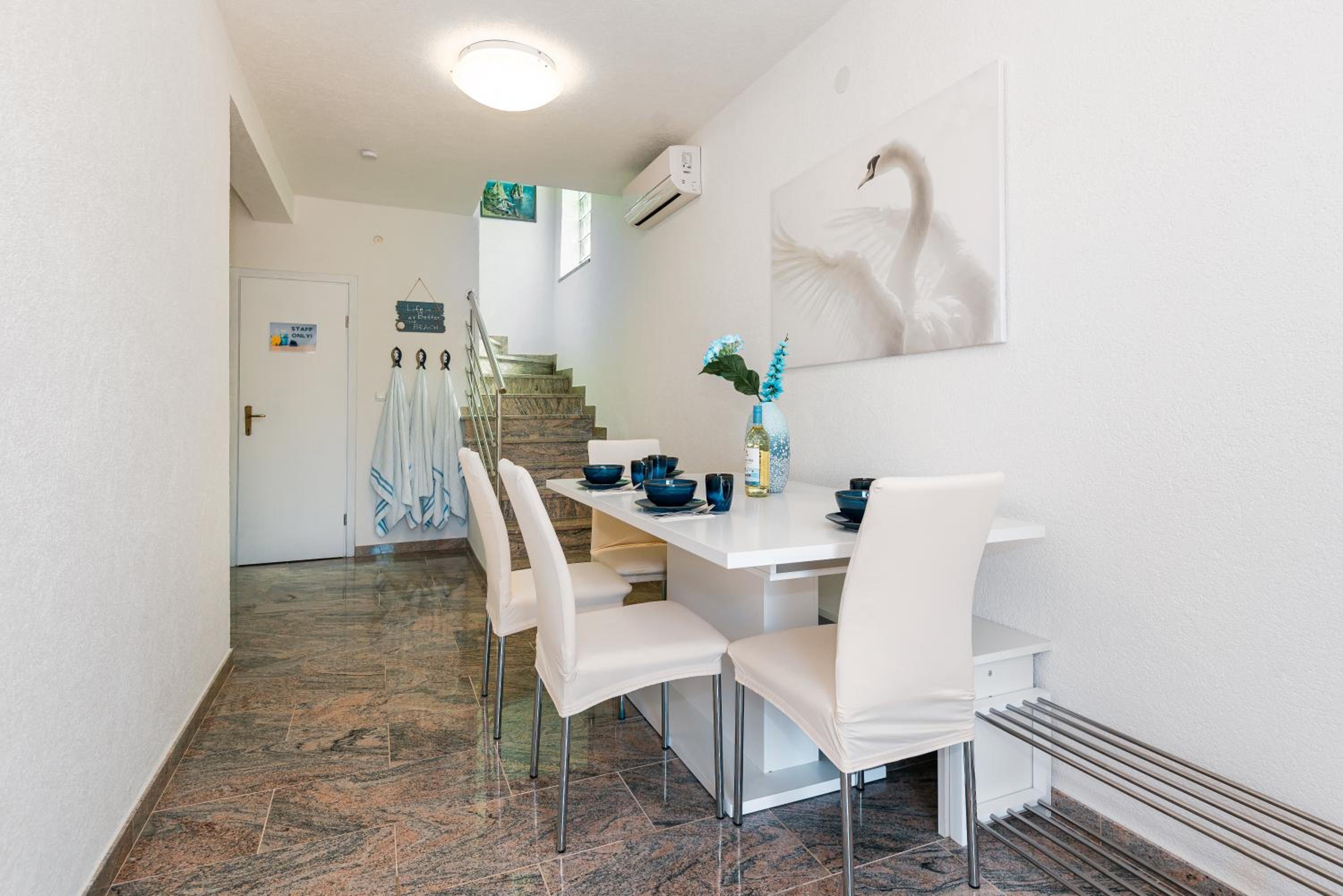 Blue Swan Residence - Central Pirovac - Beach - Netflix view 4