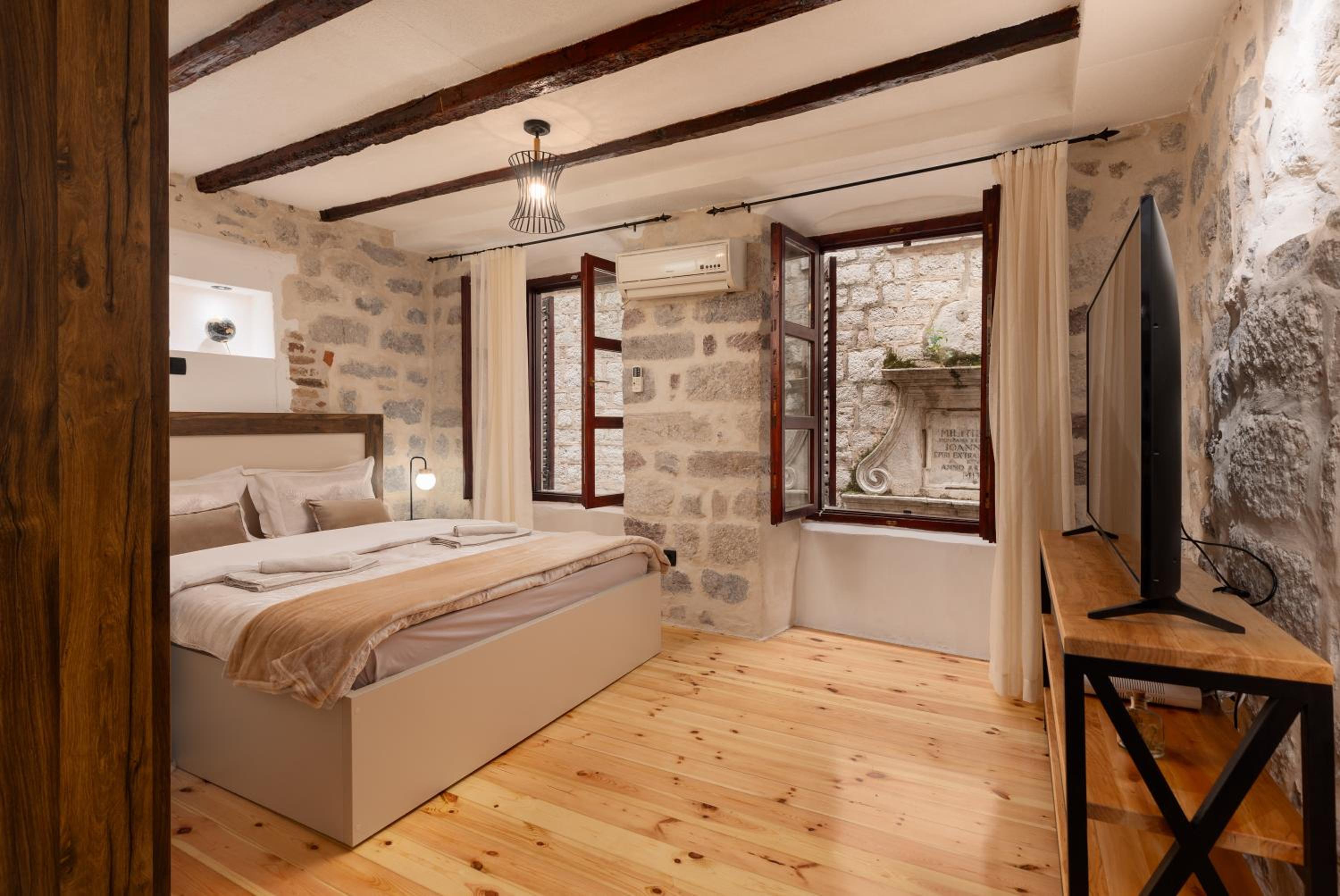 Quince&Sparkle Apartments Old Town Kotor view 3