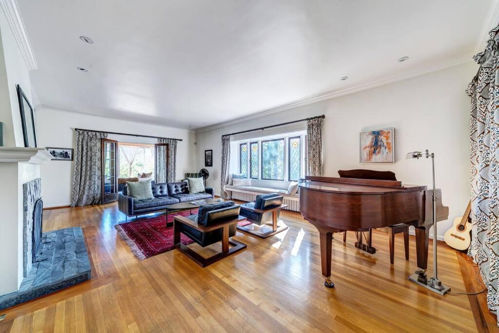 Estate Downtown SLC, Hot Tub, Sleeps 18, King Bed view 4