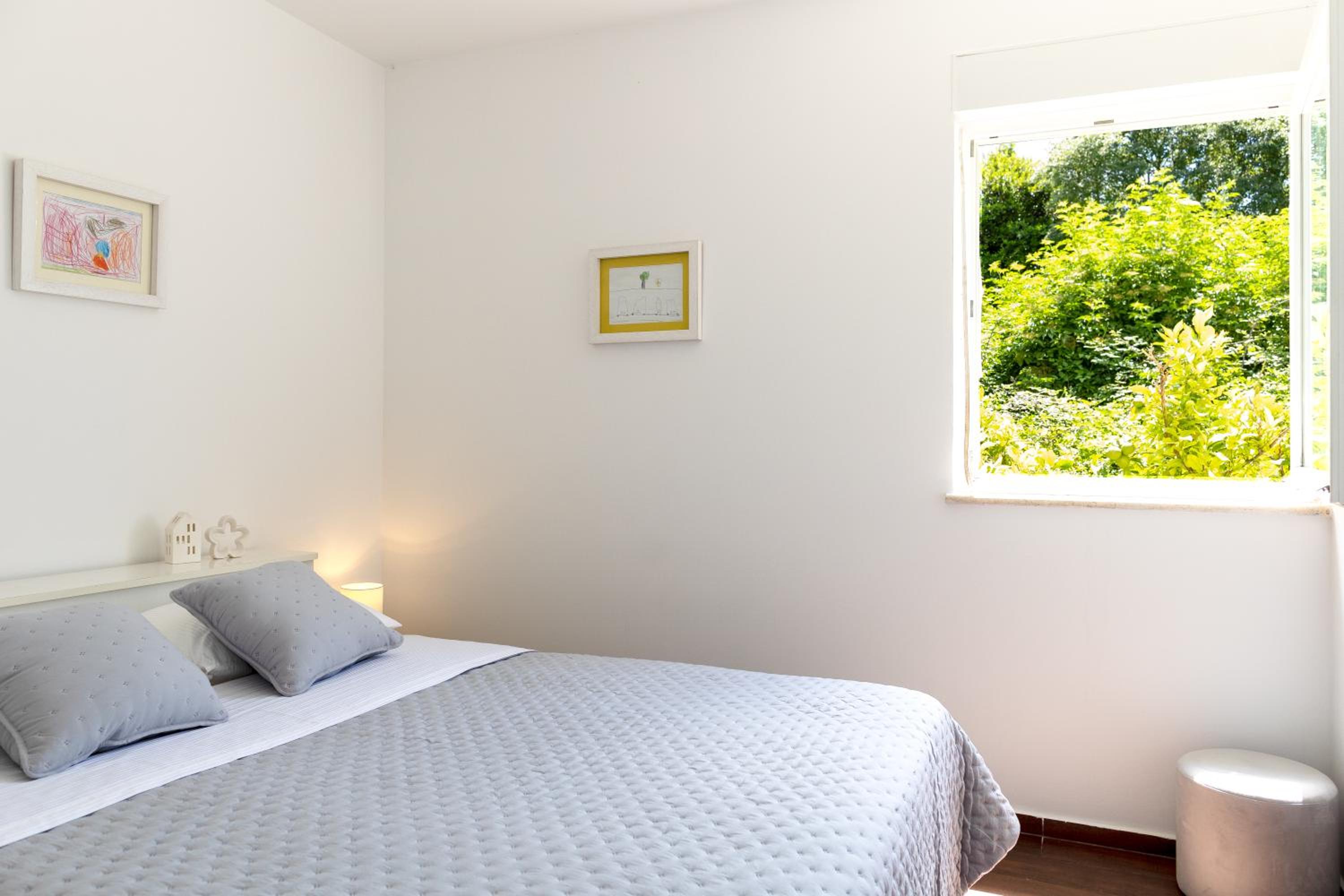 SunSpot Apartment - beautiful view with big garden, free parking, central