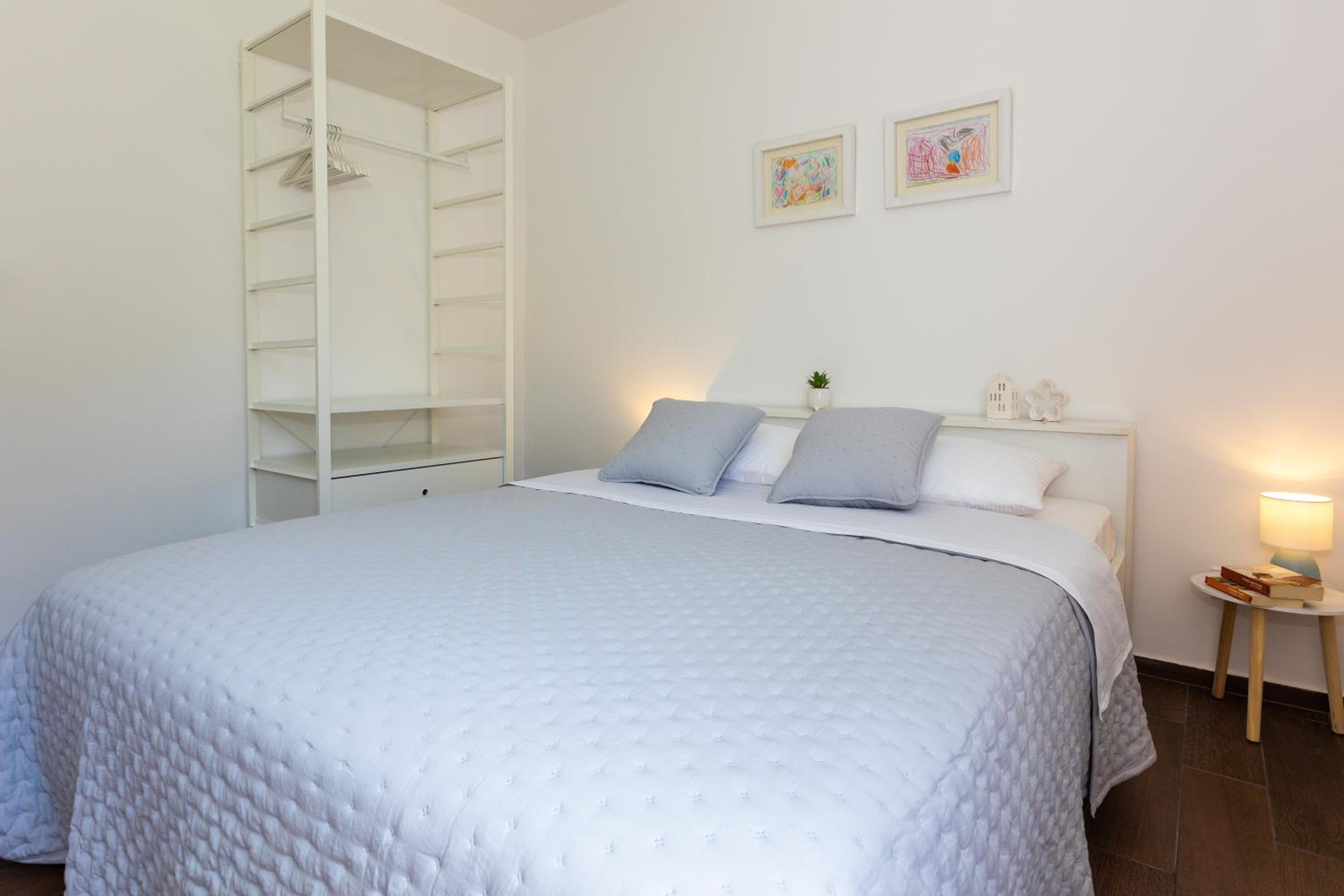 SunSpot Apartment - beautiful view with big garden, free parking, central