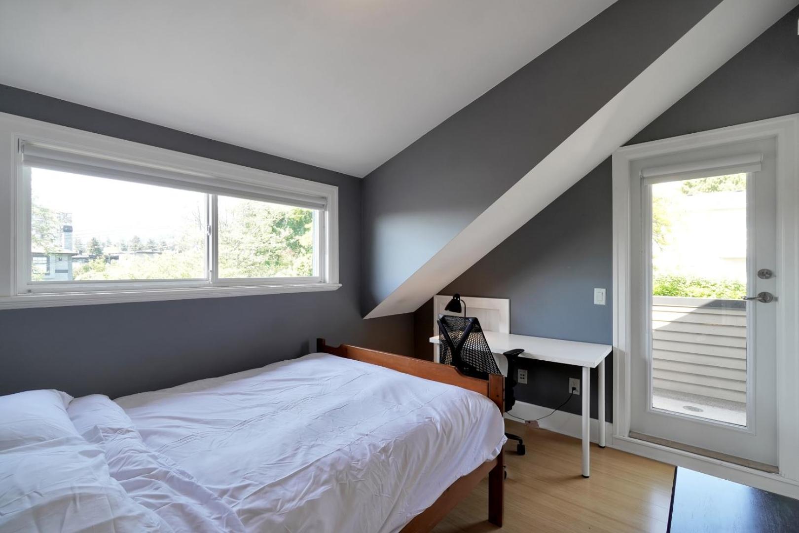 Great West Vancouver house with hot tub, across from beach & 10 mn to Downtown Vancouver