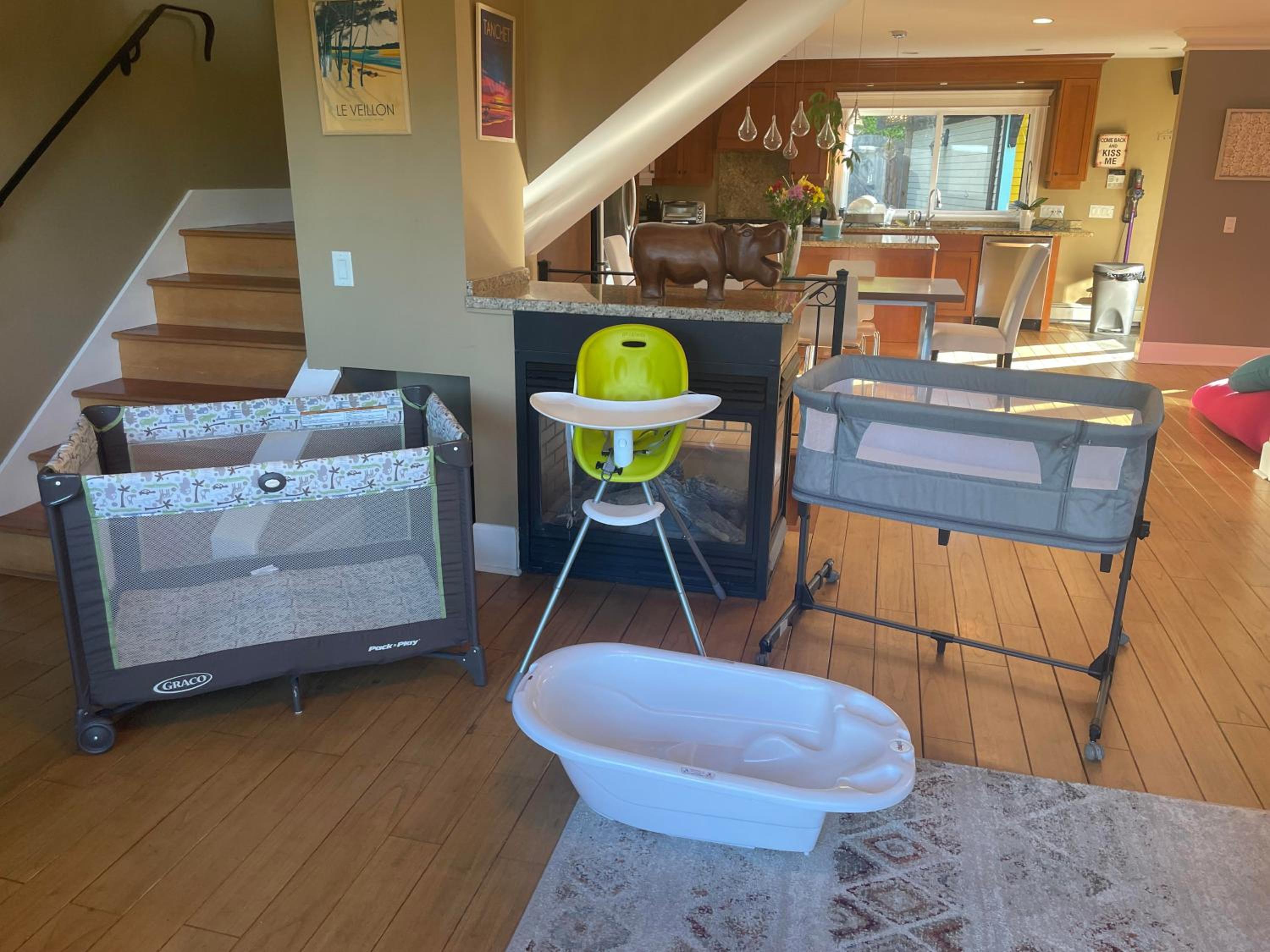 Great West Vancouver house with hot tub, across from beach & 10 mn to Downtown Vancouver
