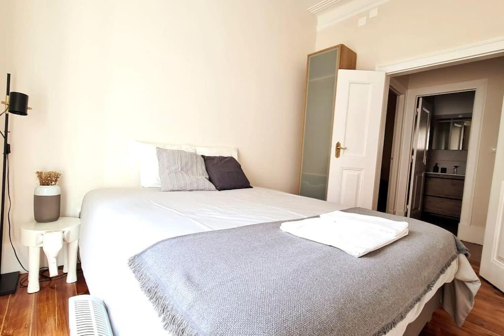 Lisbon Design Flat, Luxury, 7 People, Pool Garden view 5
