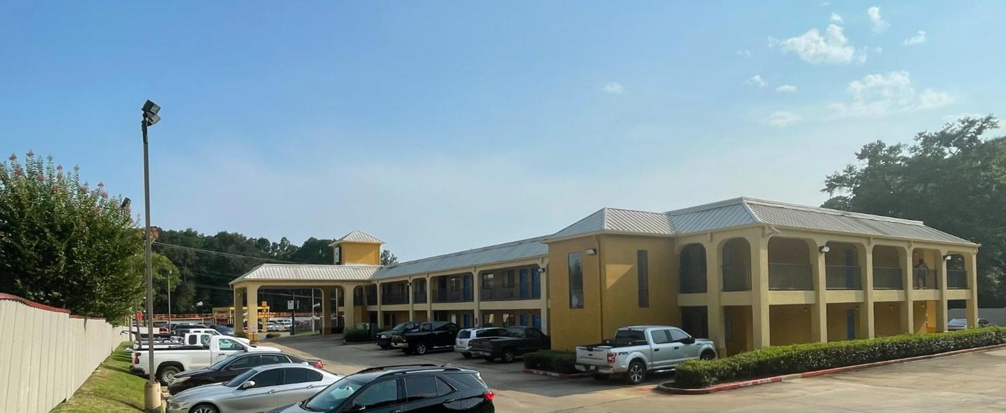 Longview Vacations - Majestic Inn - Property Image 25