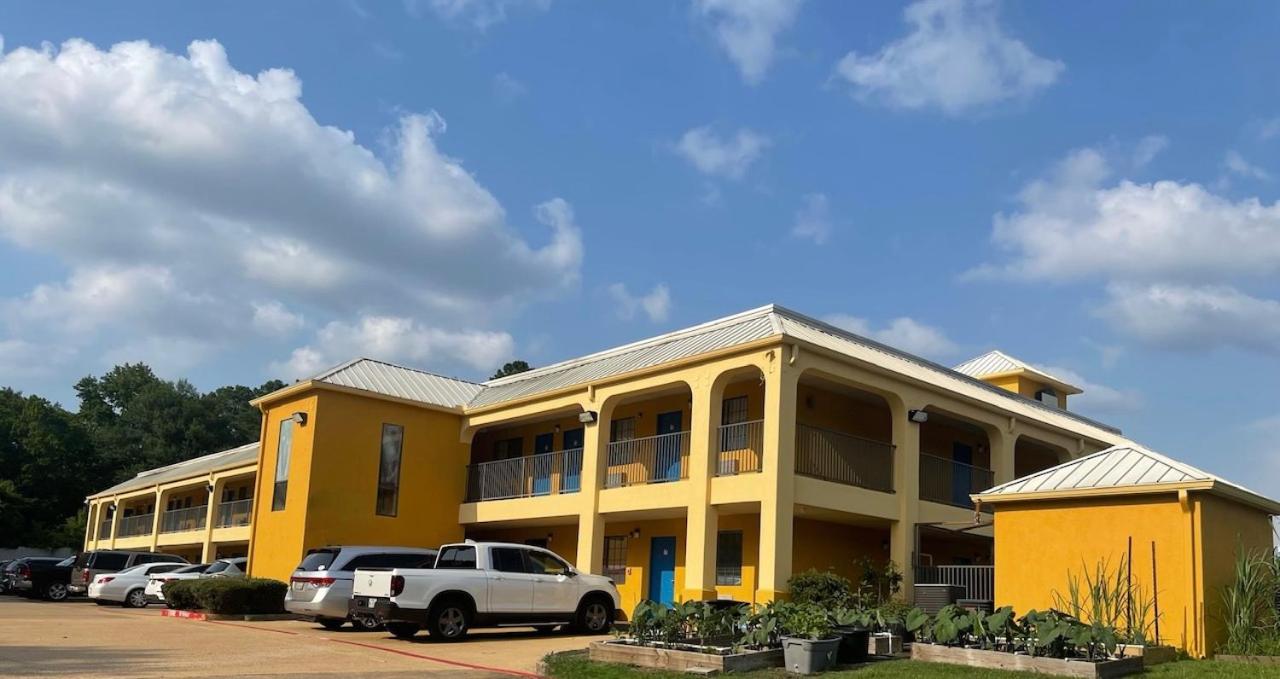 Longview Vacations - Majestic Inn - Property Image 23