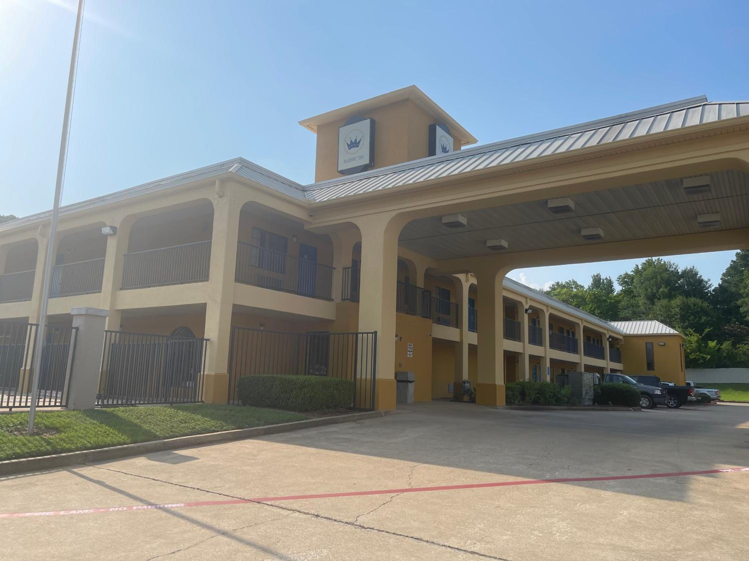 Longview Vacations - Majestic Inn - Property Image 14
