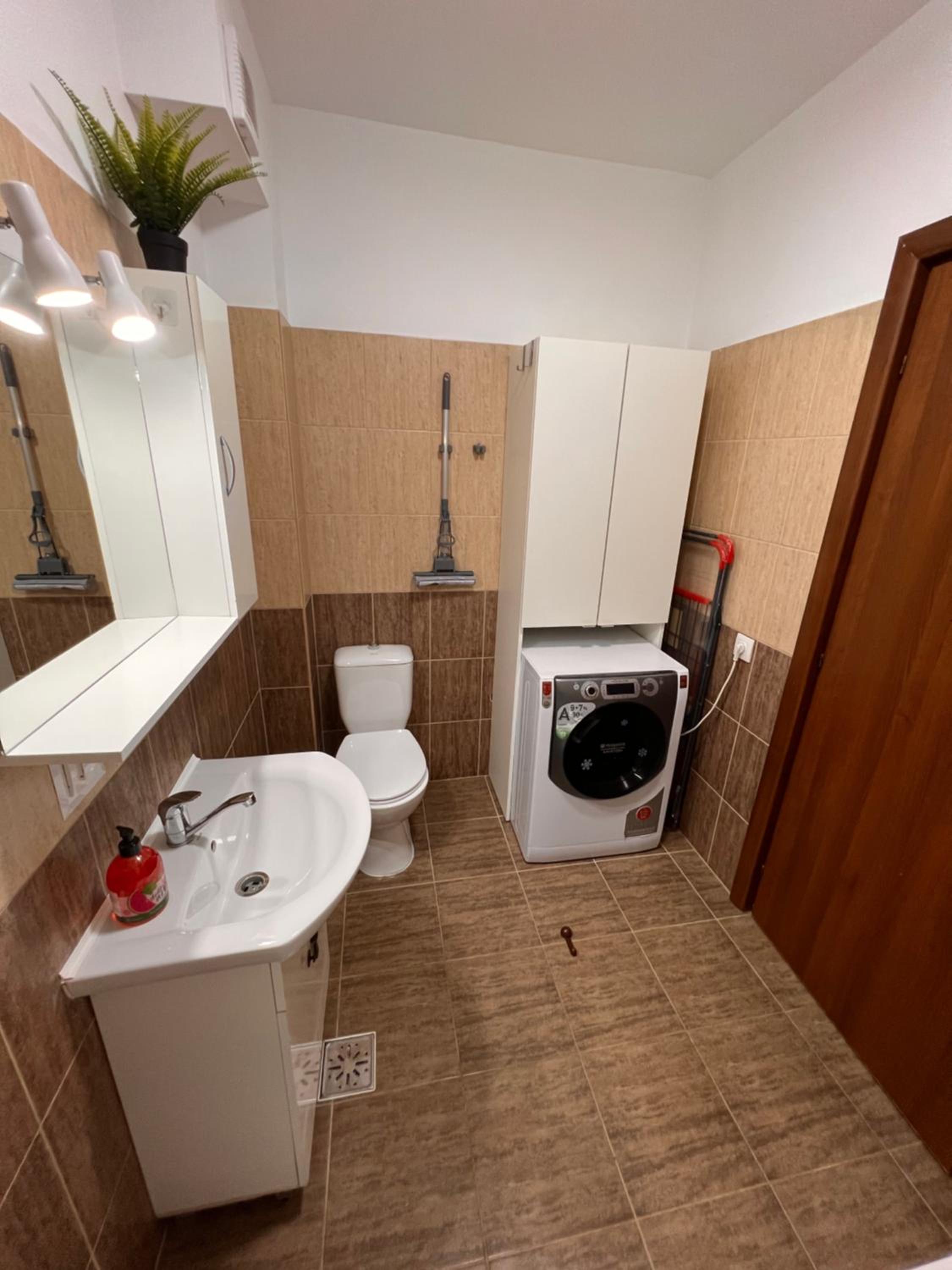 Marului Garden Residence en Bucharest — bathroom