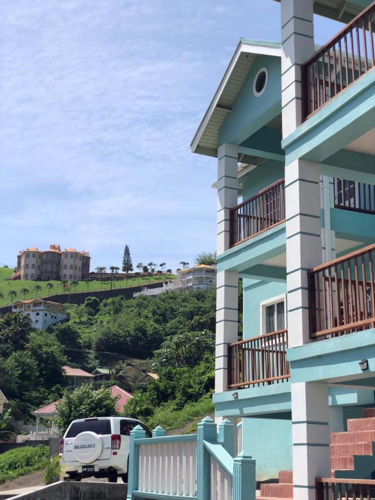 Golden Palms Apartment