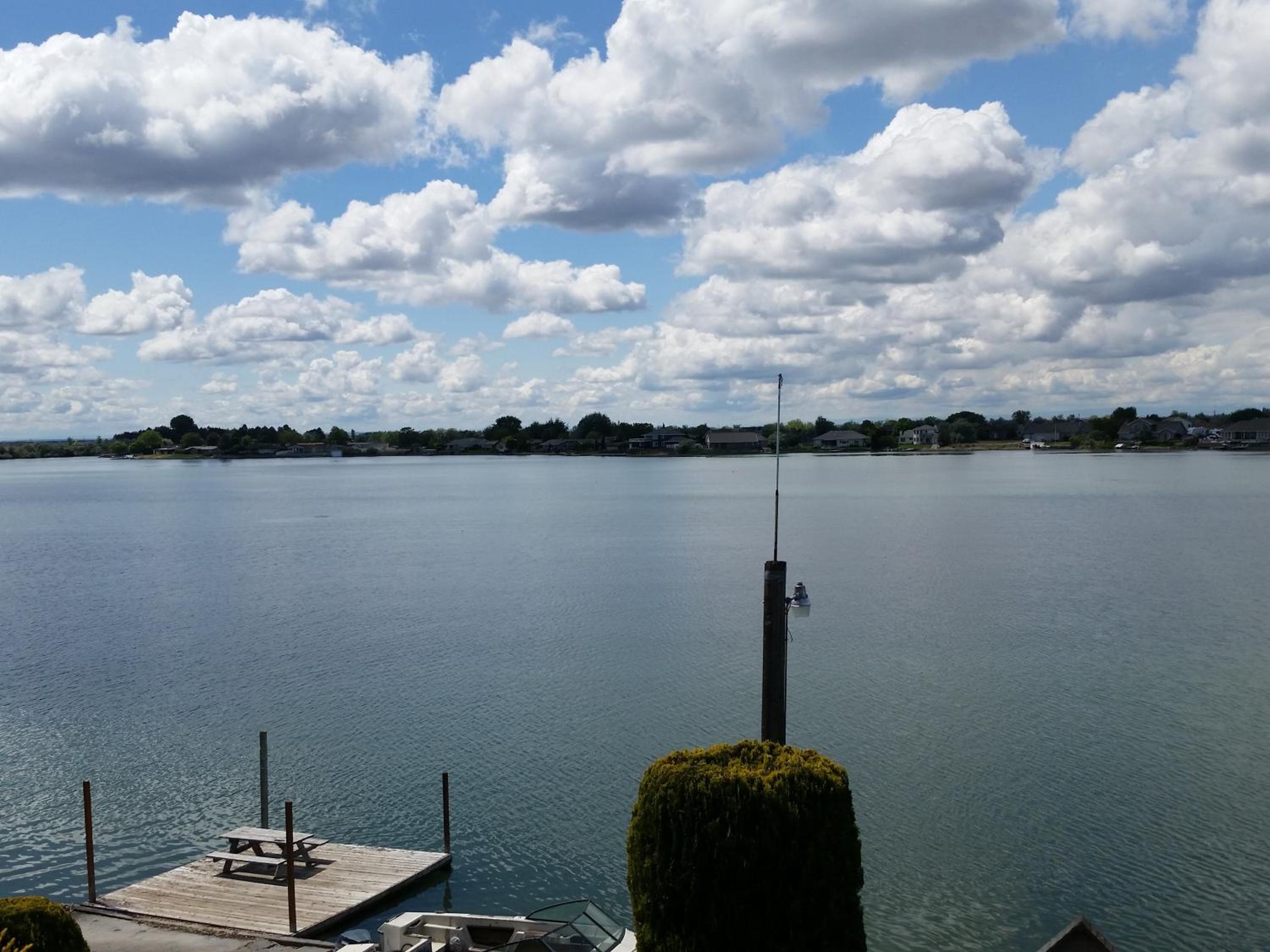Moses Lake Vacations - Lakeshore Inn Water Front - Property Image 9