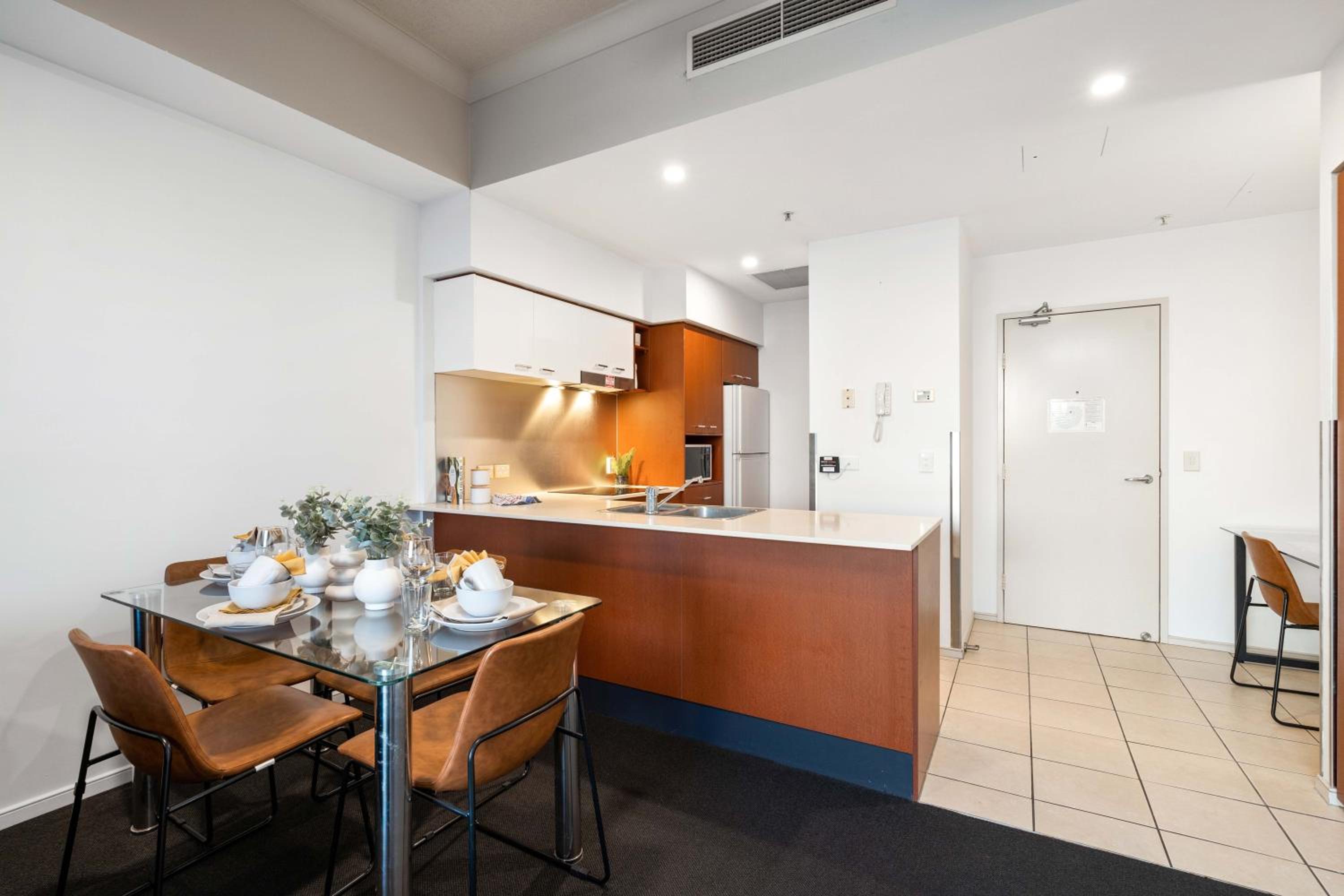 Chevron Renaissance Apartments - Hosted by Wow Stay