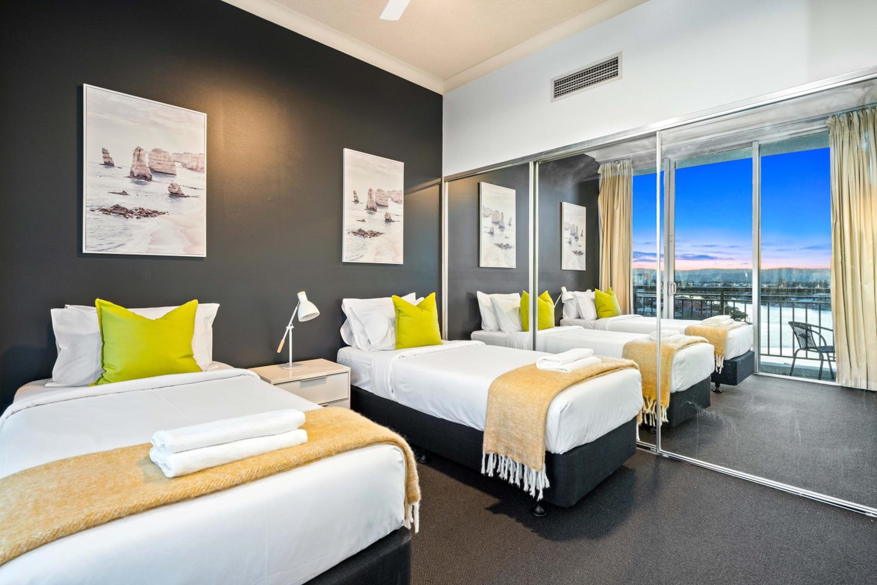 Chevron Renaissance Apartments - Hosted by Wow Stay