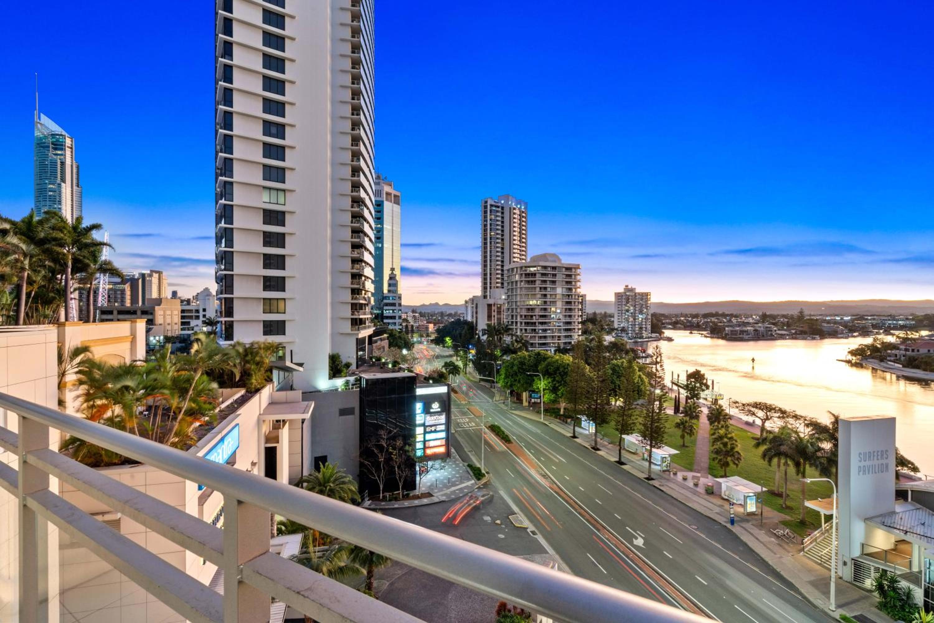 Chevron Renaissance Apartments - Hosted by Wow Stay
