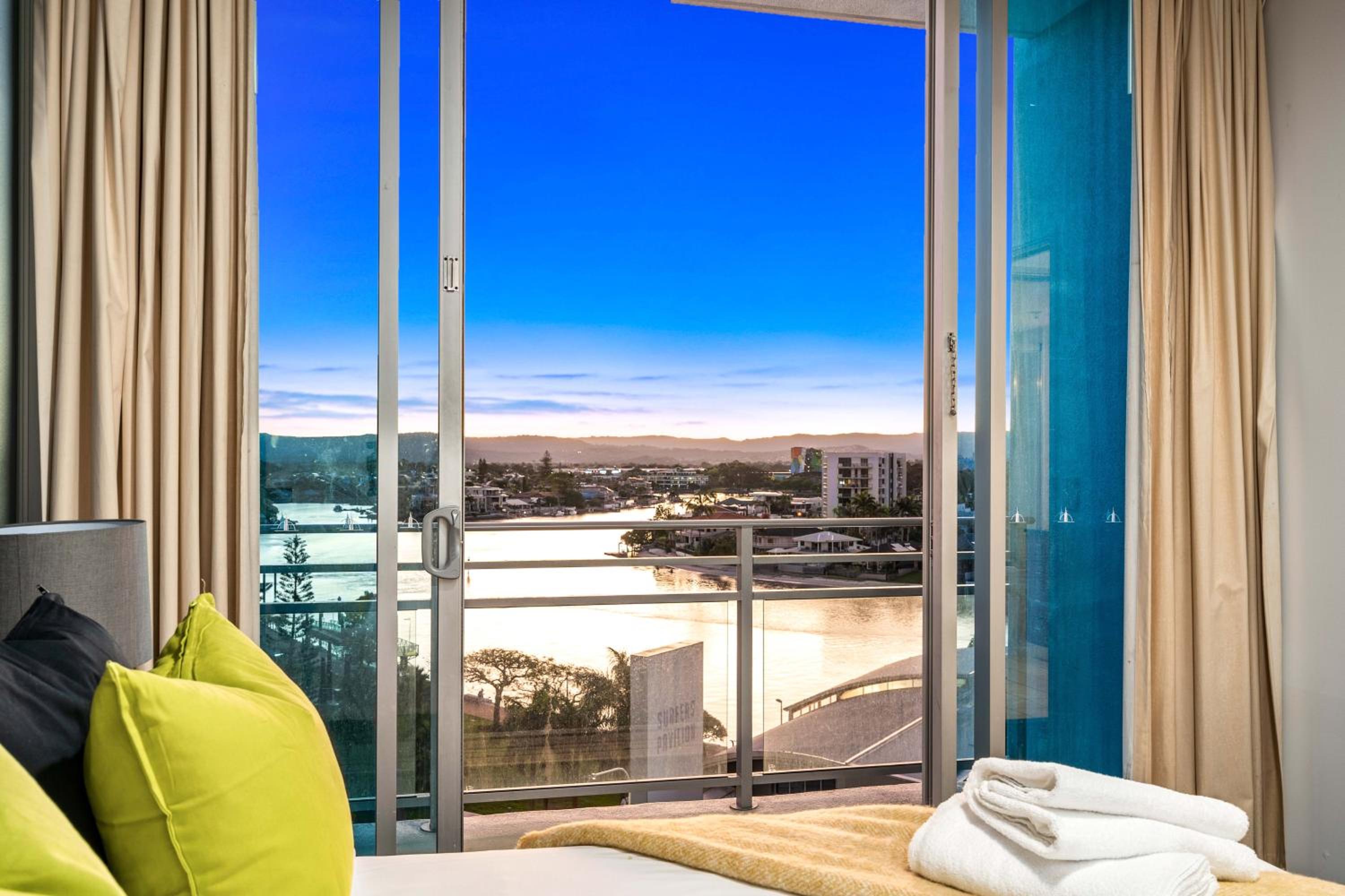 Chevron Renaissance Apartments - Hosted by Wow Stay