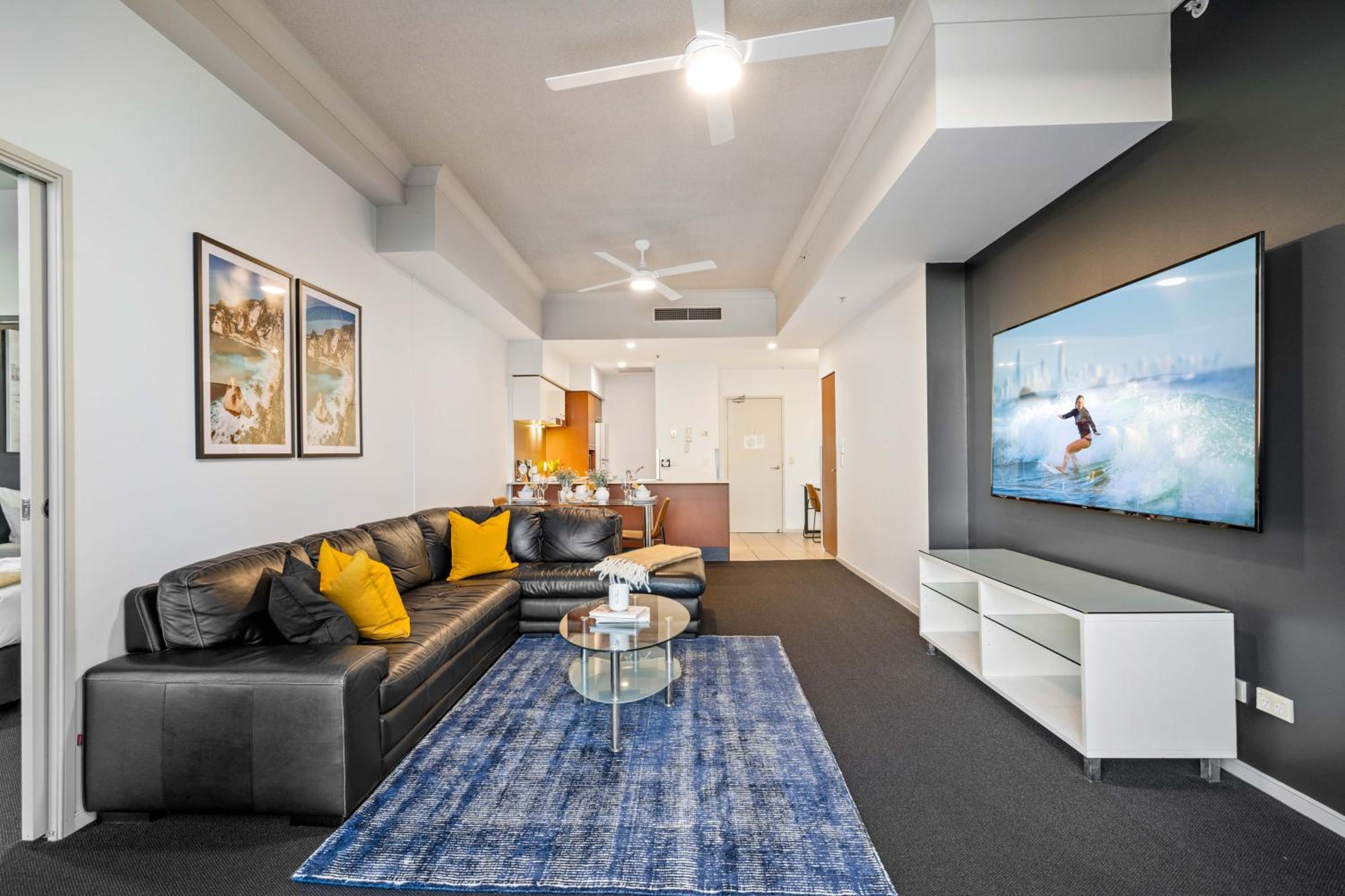 Chevron Renaissance Apartments - Hosted by Wow Stay