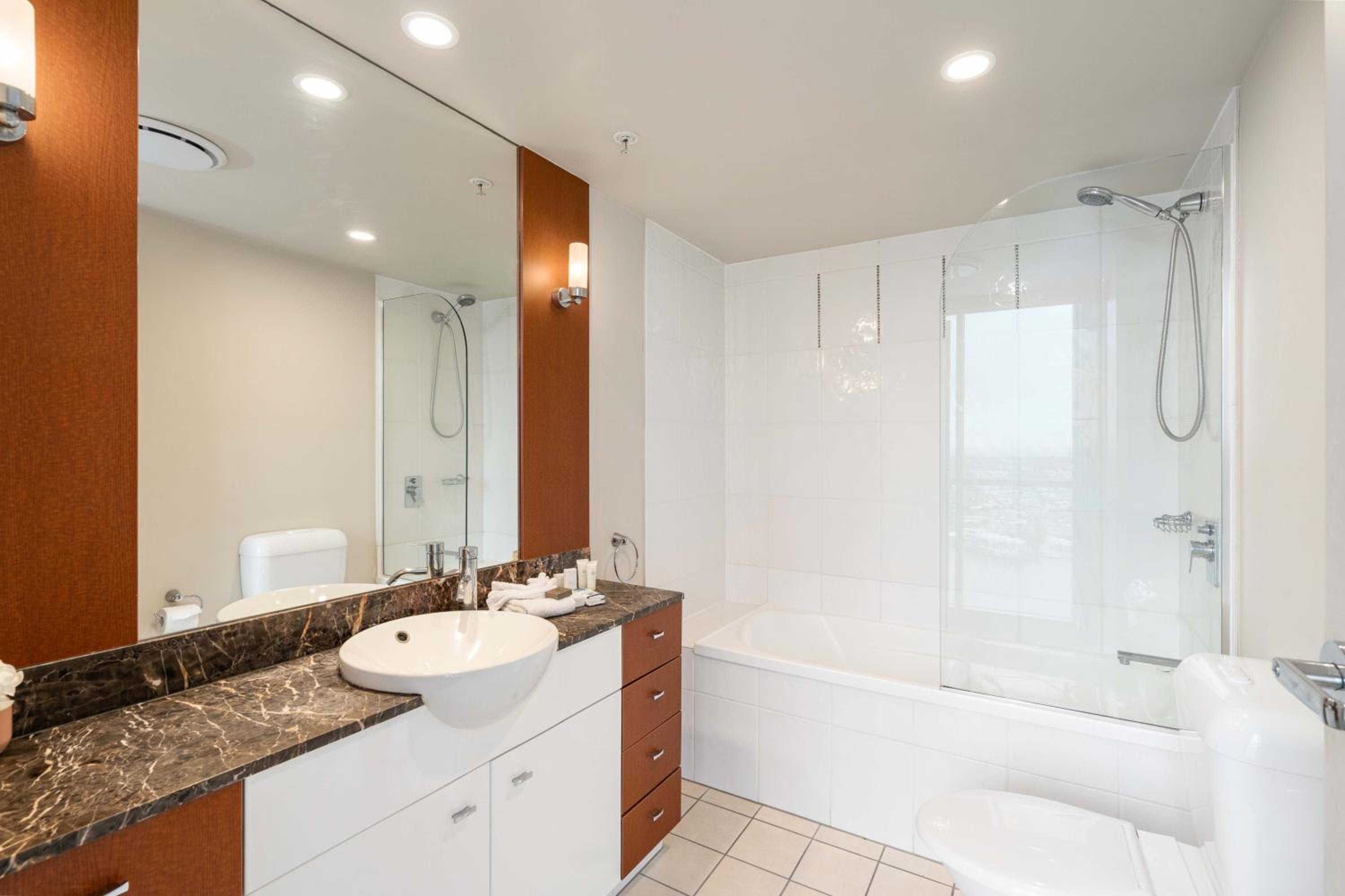 Chevron Renaissance Apartments - Hosted by Wow Stay