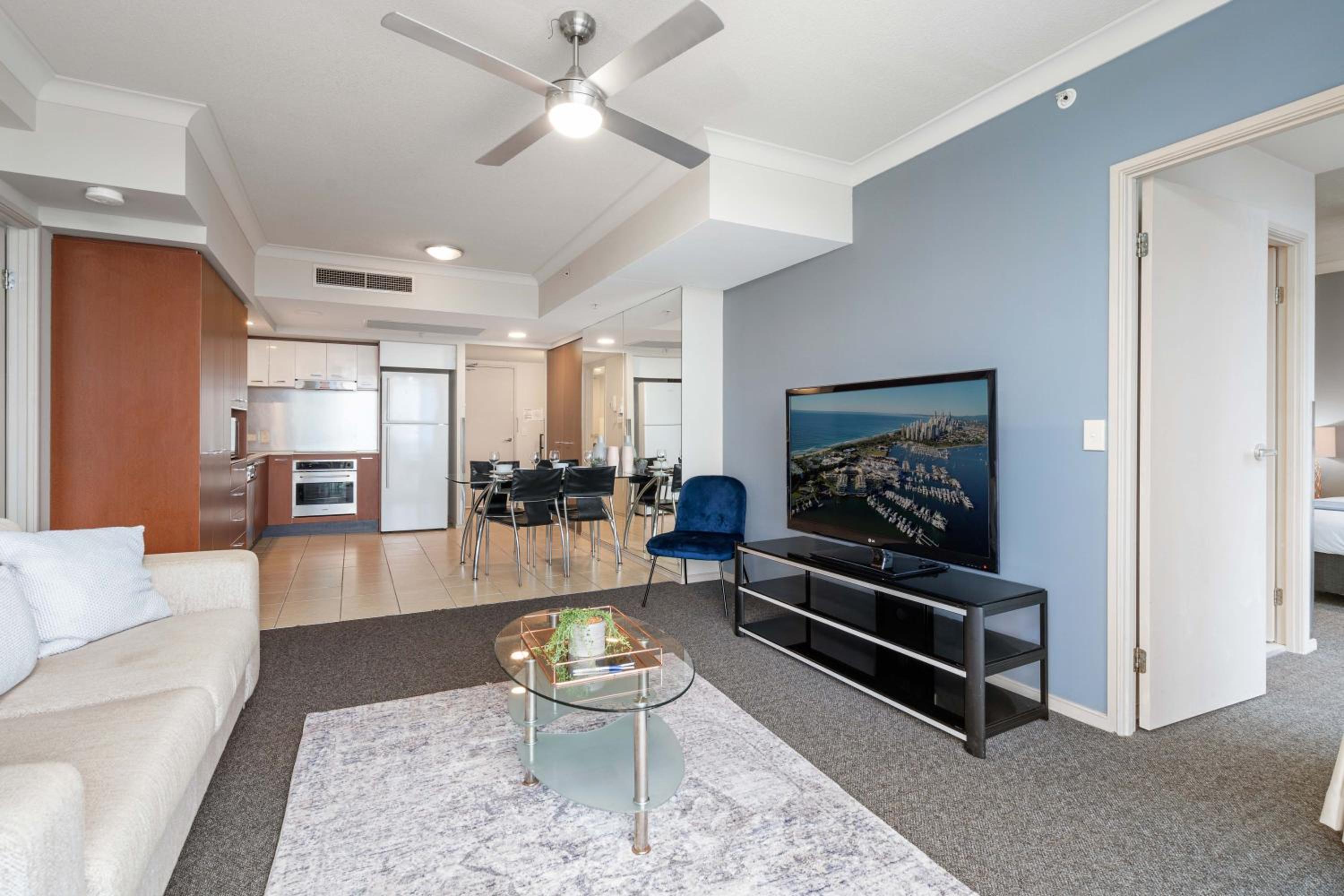 Chevron Renaissance Apartments - Hosted by Wow Stay