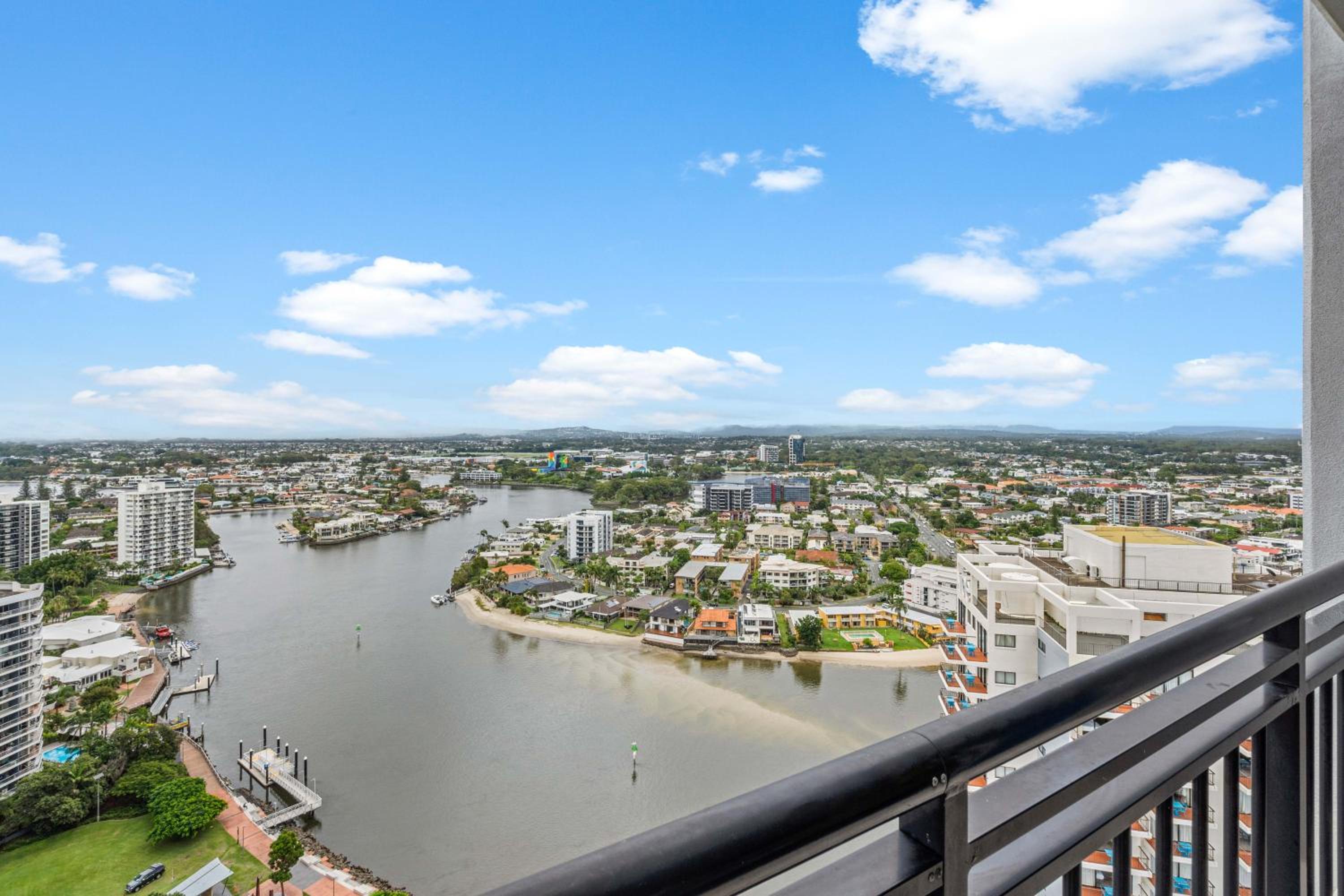 Chevron Renaissance Apartments - Hosted by Wow Stay