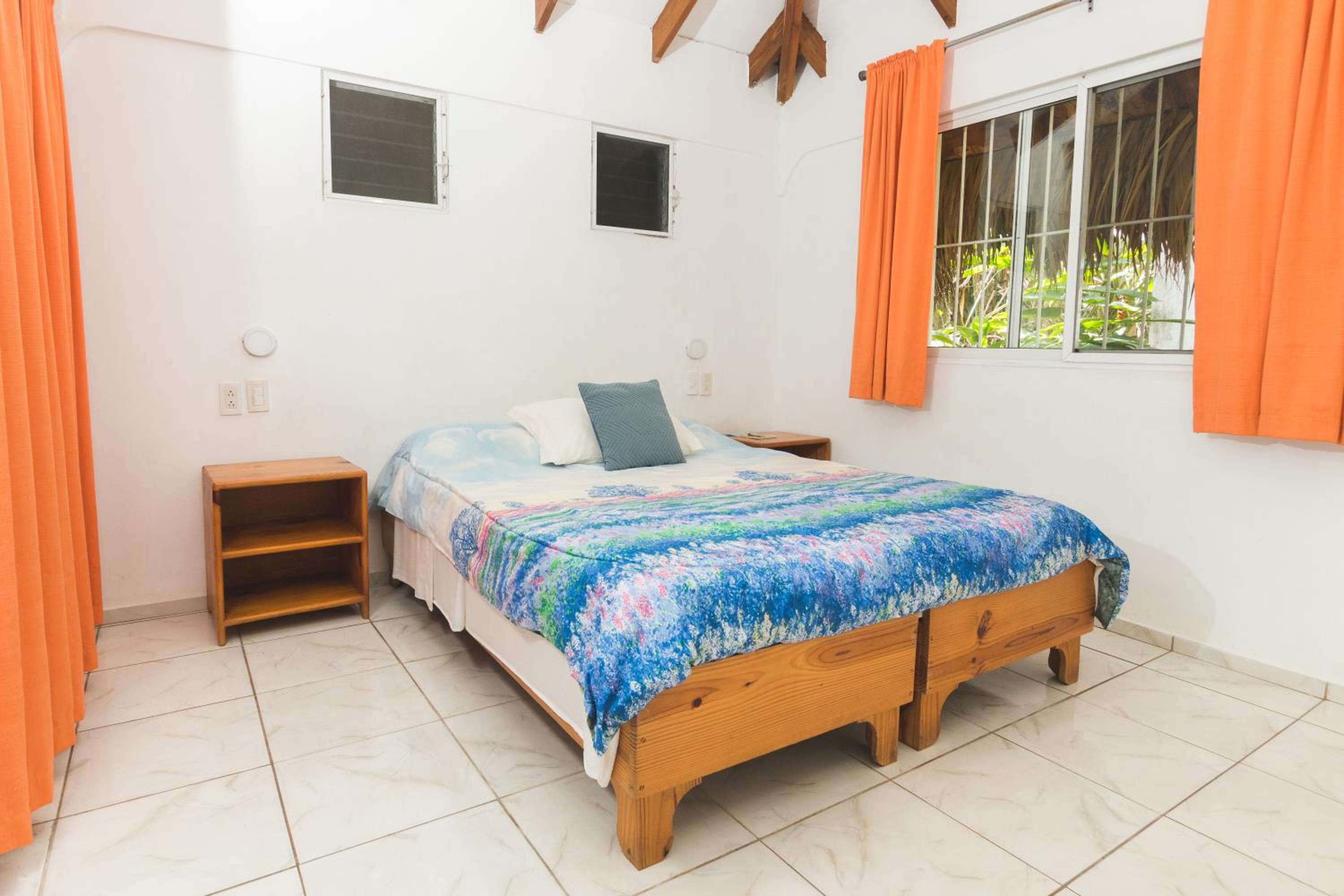 El Flamboyan Apartments