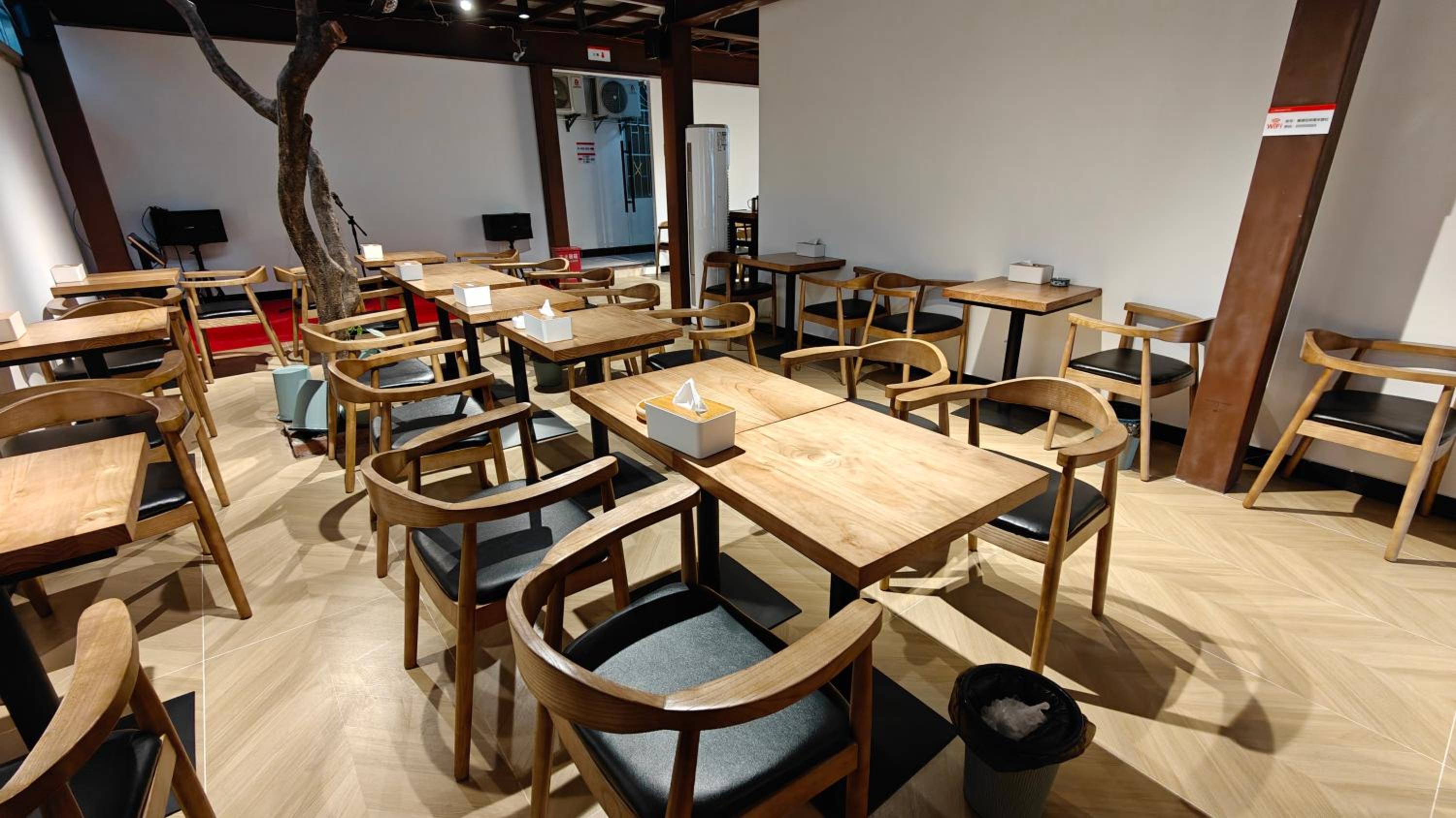 Slow Tune Space Backpacker Hostel