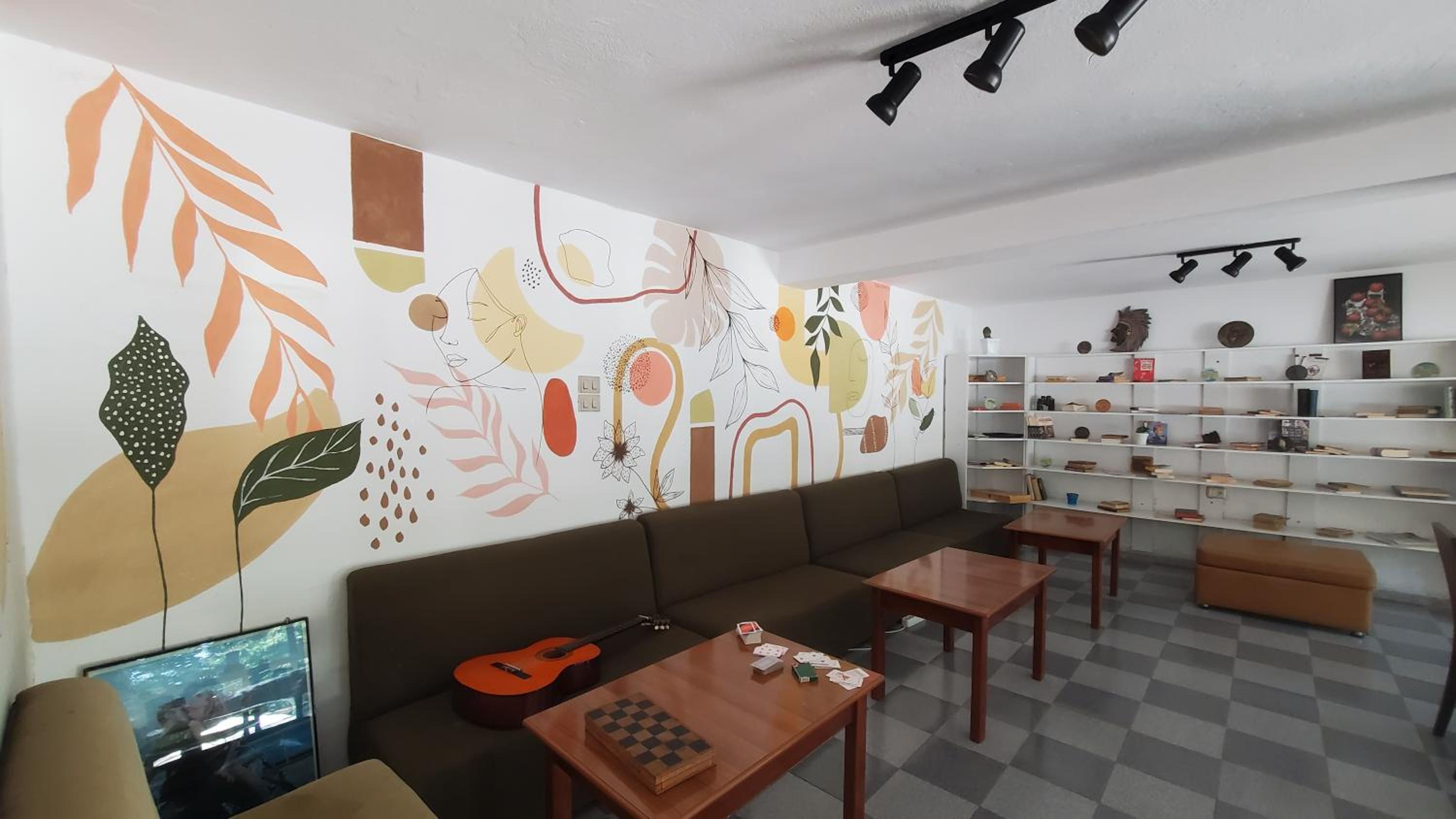 Traveler Hostel