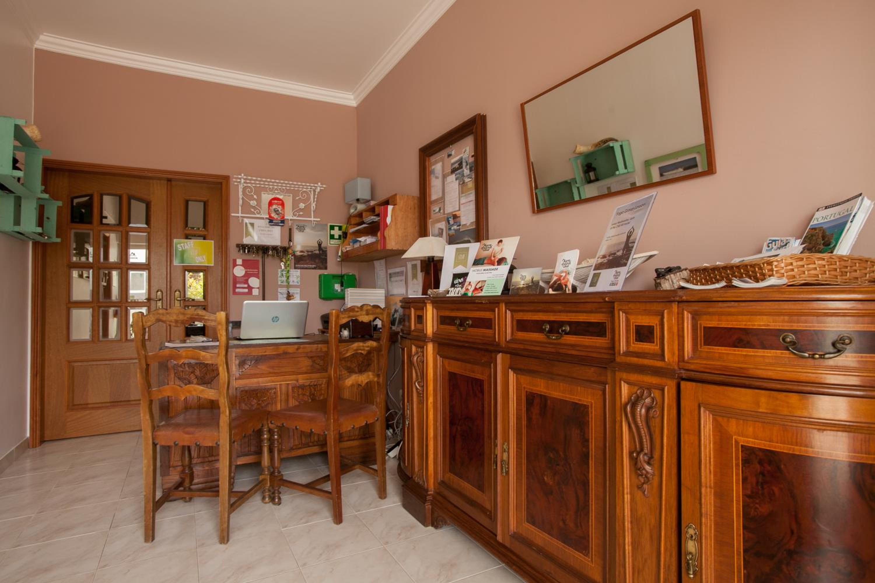 Ericeira Chill Hill Hostel & Private Rooms
