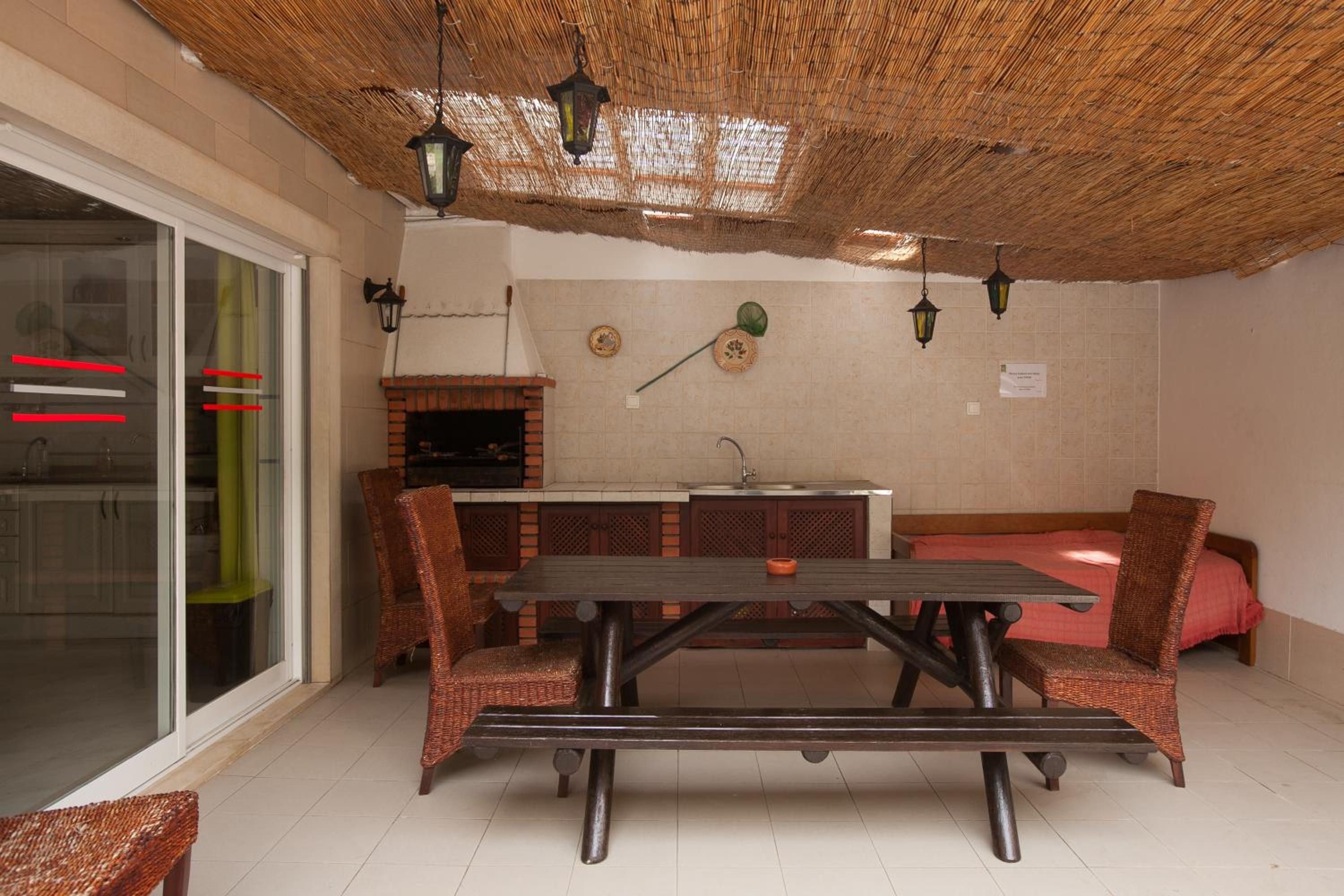 Ericeira Chill Hill Hostel & Private Rooms