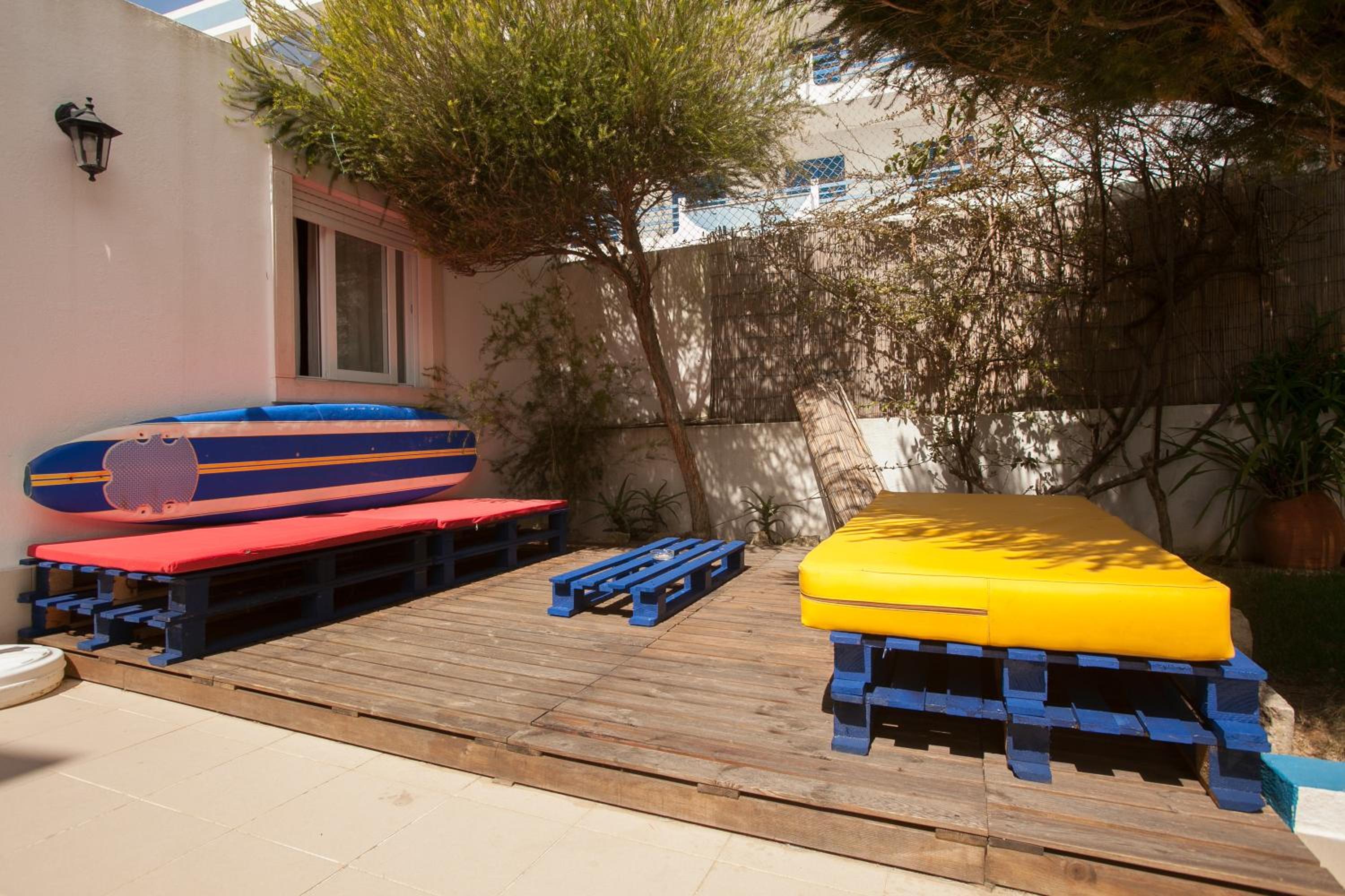 Ericeira Chill Hill Hostel & Private Rooms