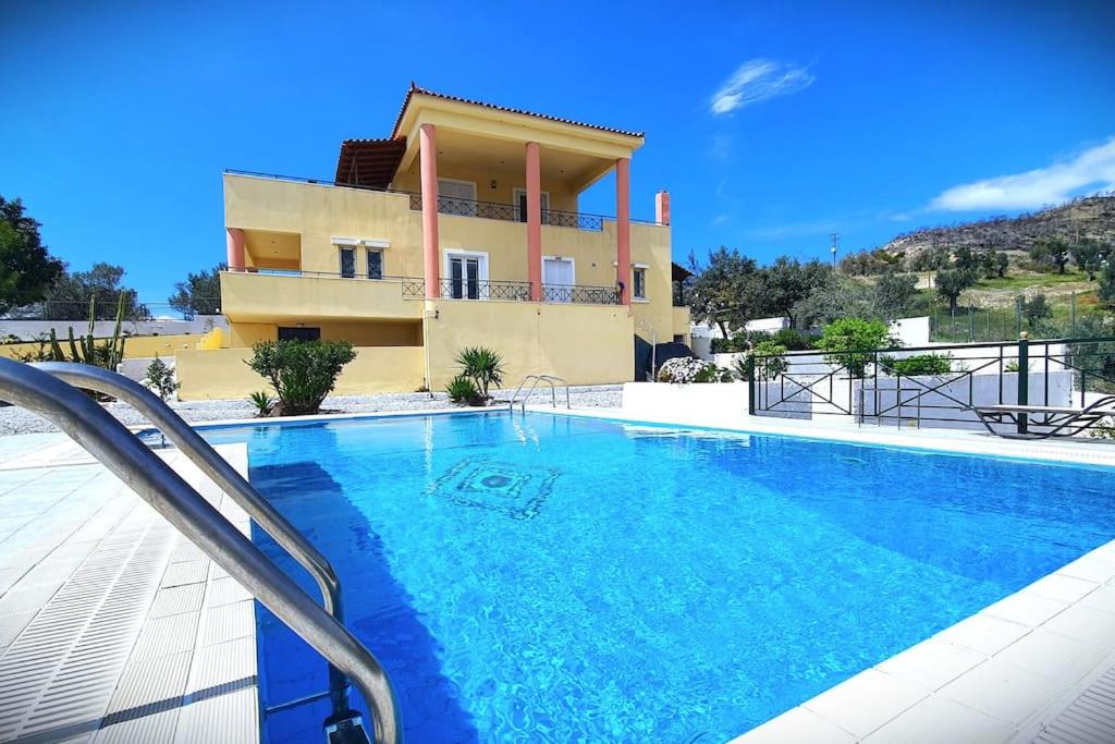 Villa Theonymfi