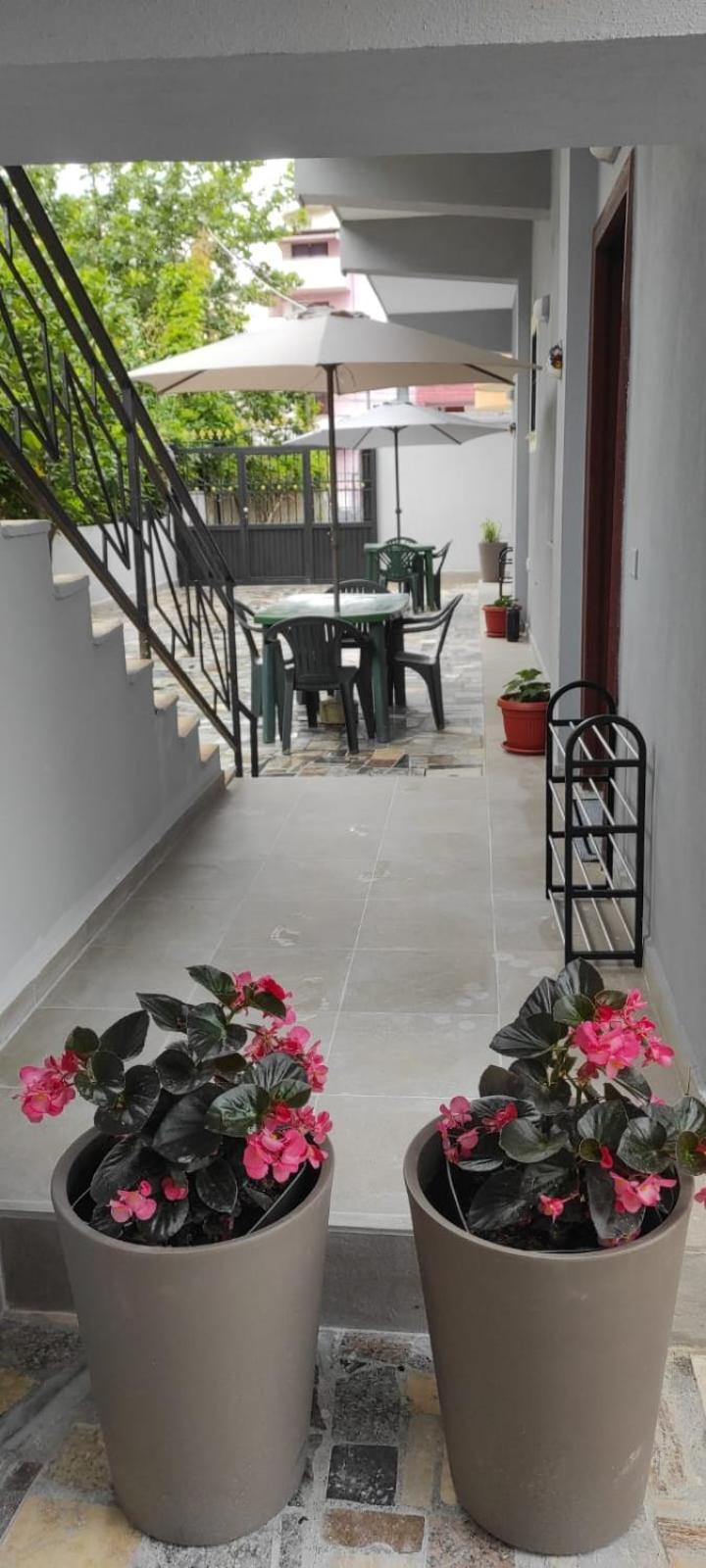 Edlira Apartments