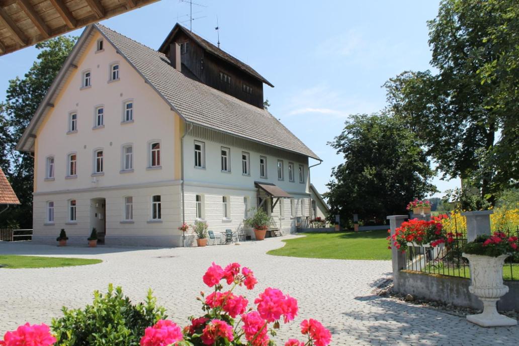 Ruhige Ferienwohnung mit Balkon und Blick in die Natur